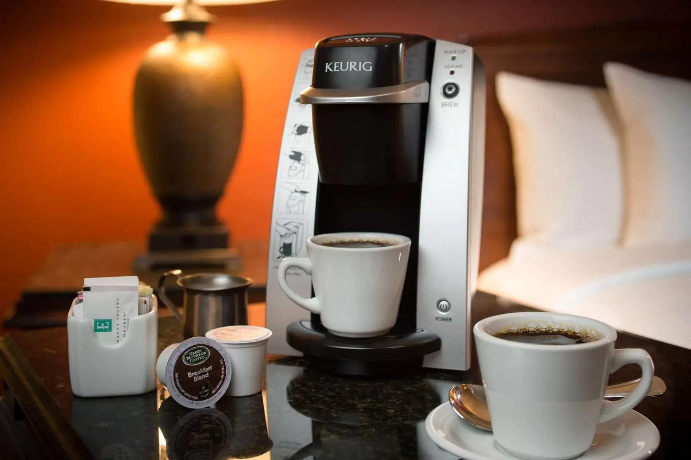 Bed, Coffee/Tea Facilities in Embassy Suites by Hilton Sacramento Riverfront Promenade