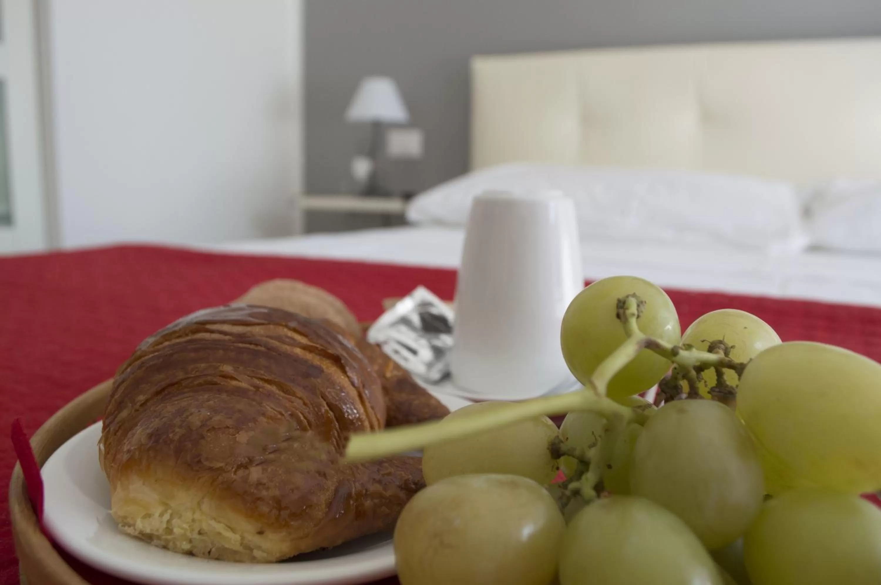 Breakfast, Bed in Domus Raffaello