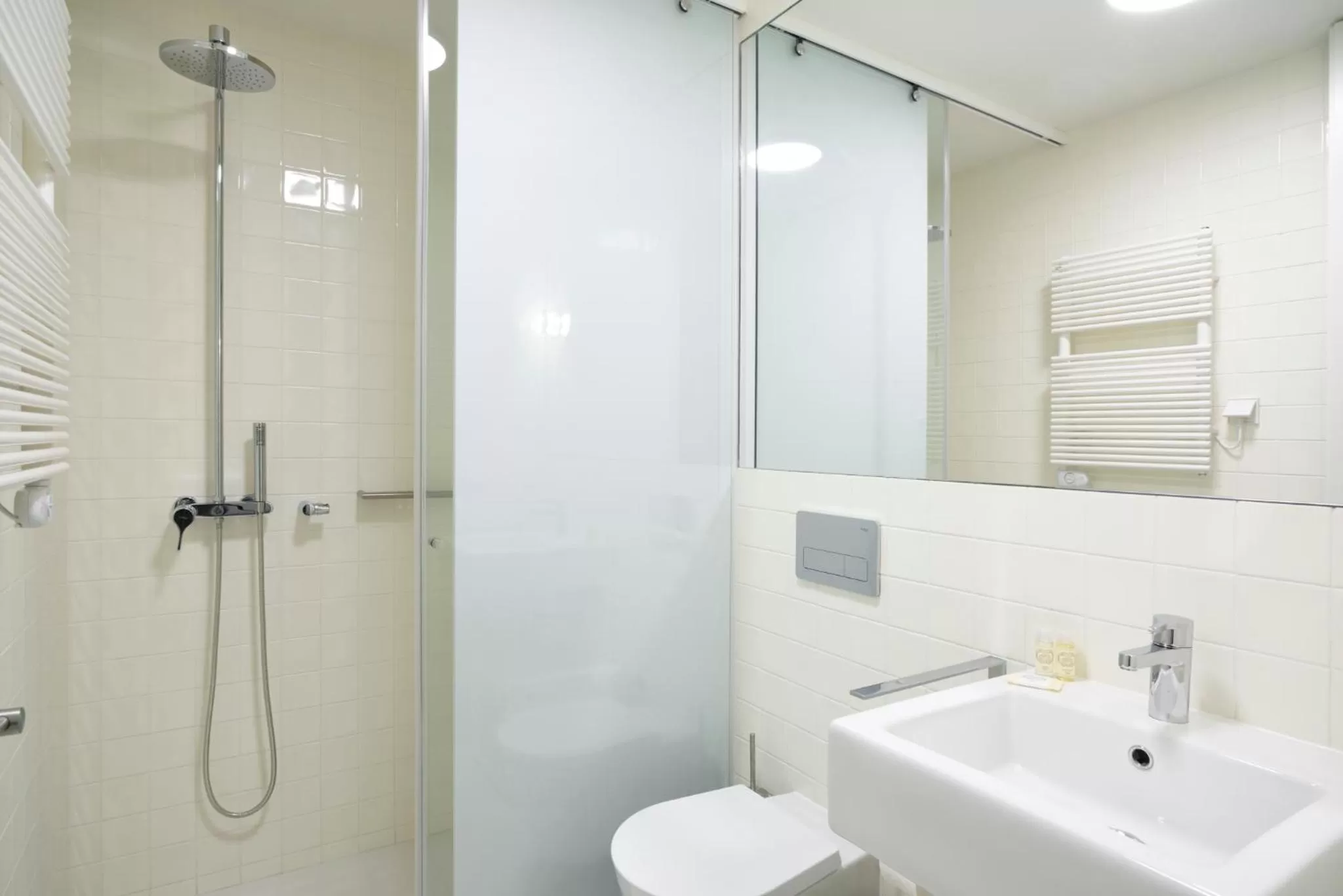 Shower in House of Artists