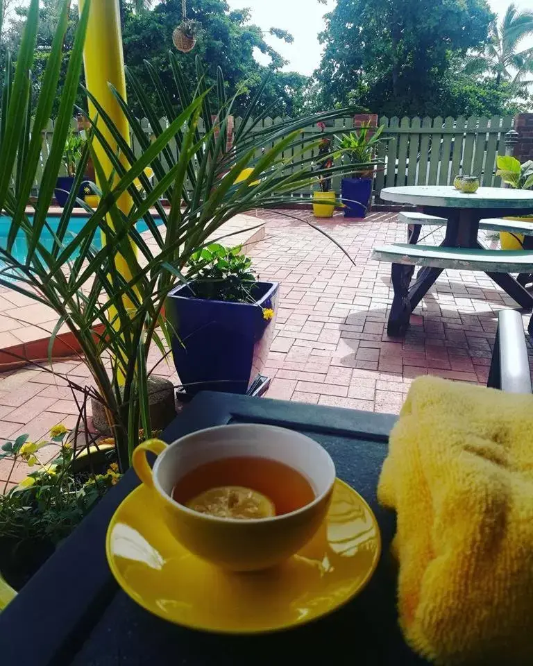 Swimming pool, Coffee/Tea Facilities in Sandpiper Motel