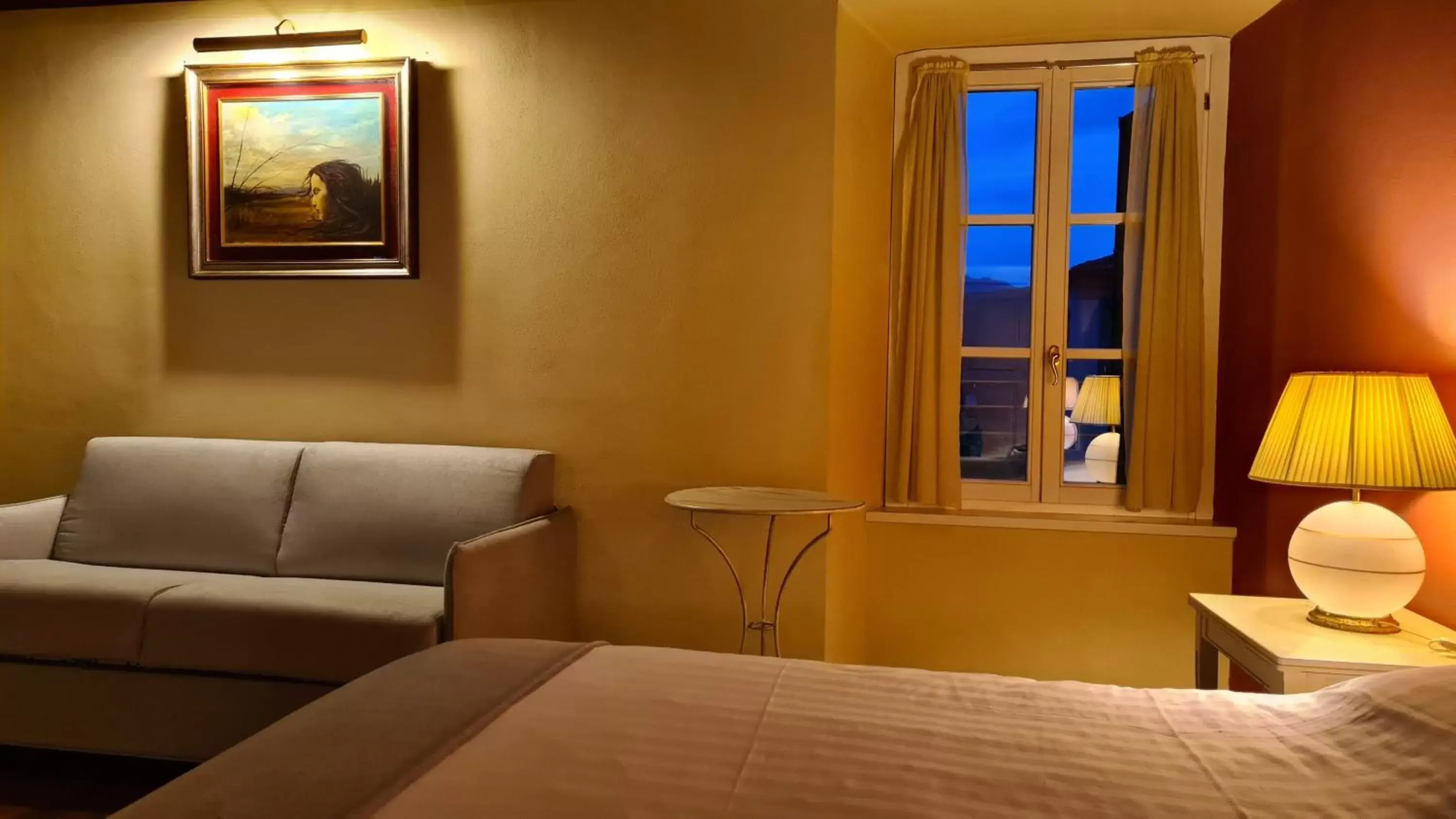 Bedroom, Seating Area in Hotel Piazza Vecchia