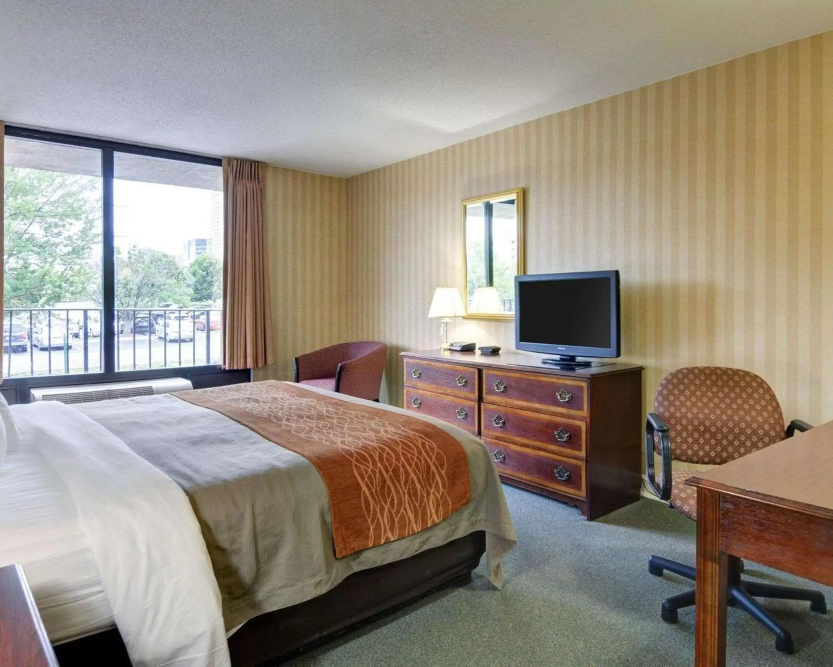 Photo of the whole room in Quality Inn Tysons Corner