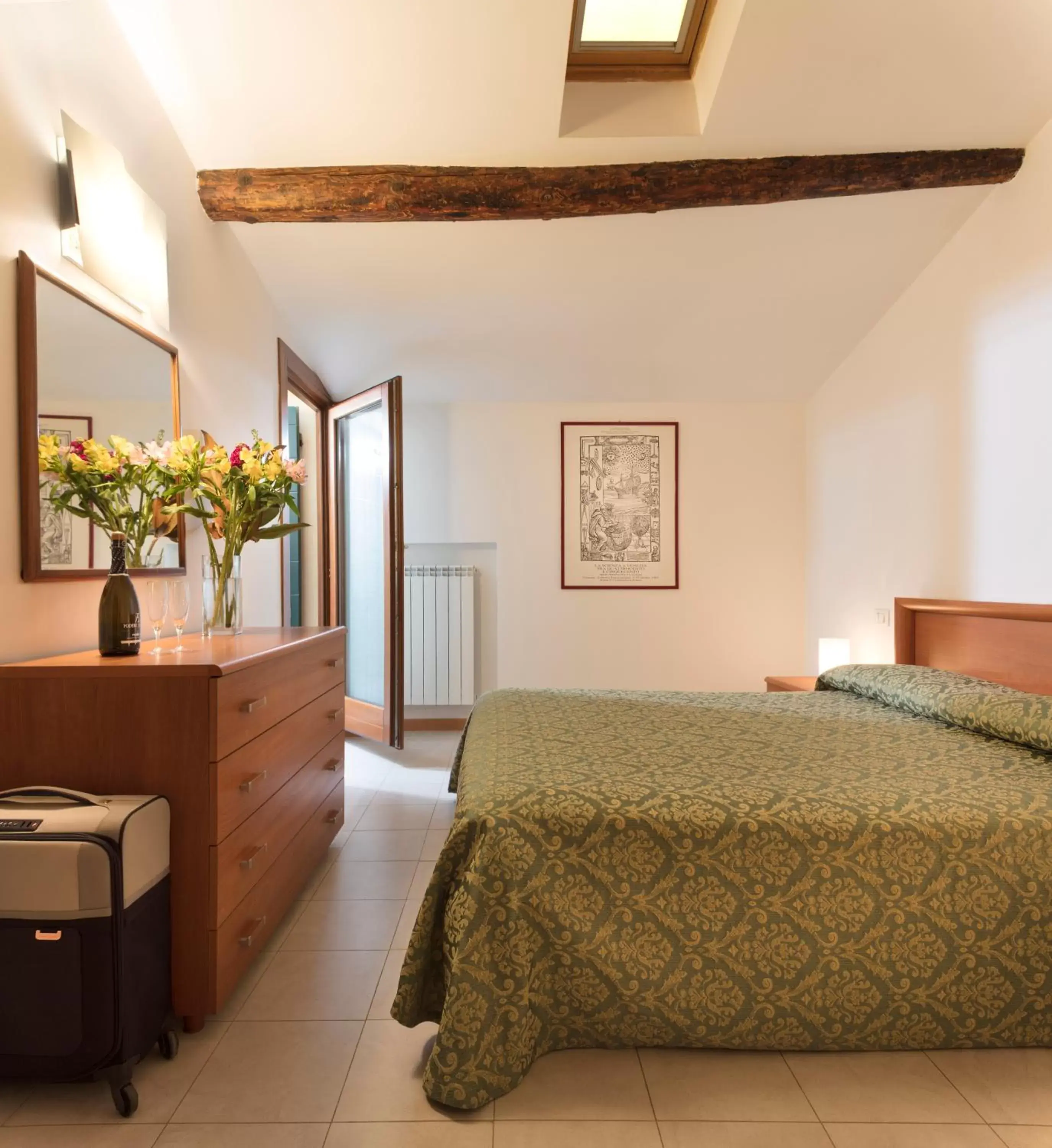 Bedroom, Bed in Hotel Commercio & Pellegrino