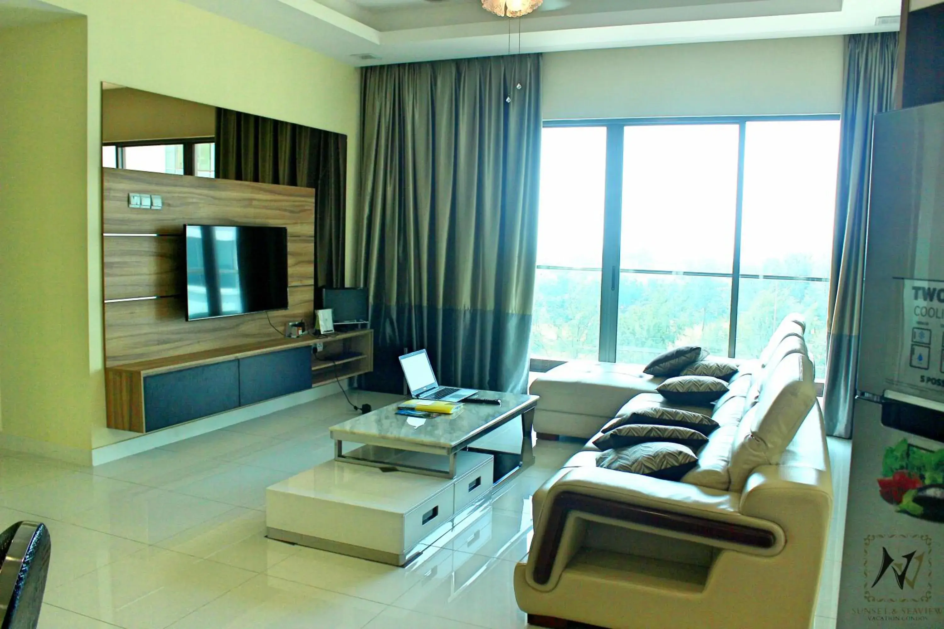 TV and multimedia, Seating Area in Sunset Seaview Vacation Condos @ IMAGO Shopping Mall