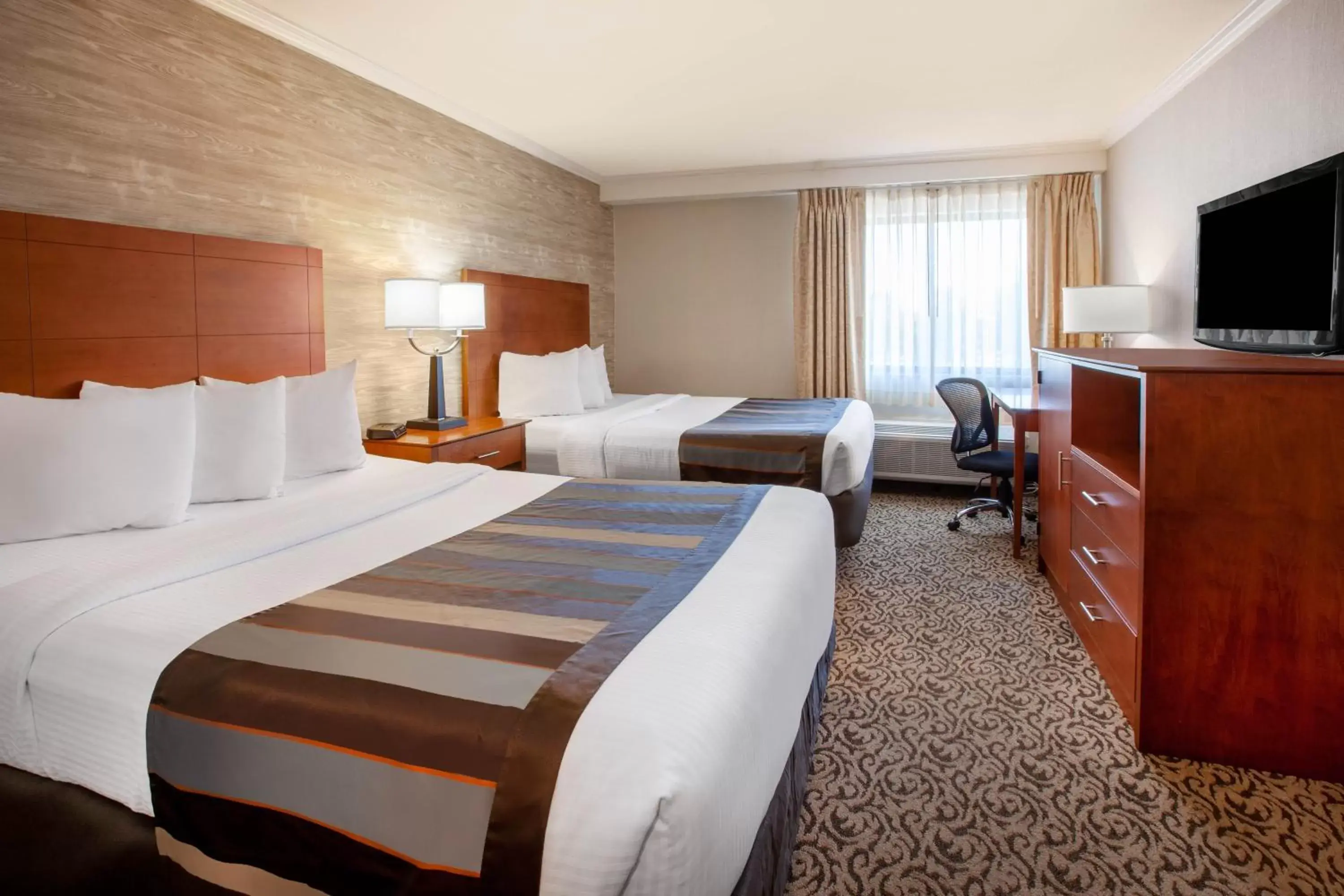 Bed in Wingate by Wyndham Detroit Metro Airport