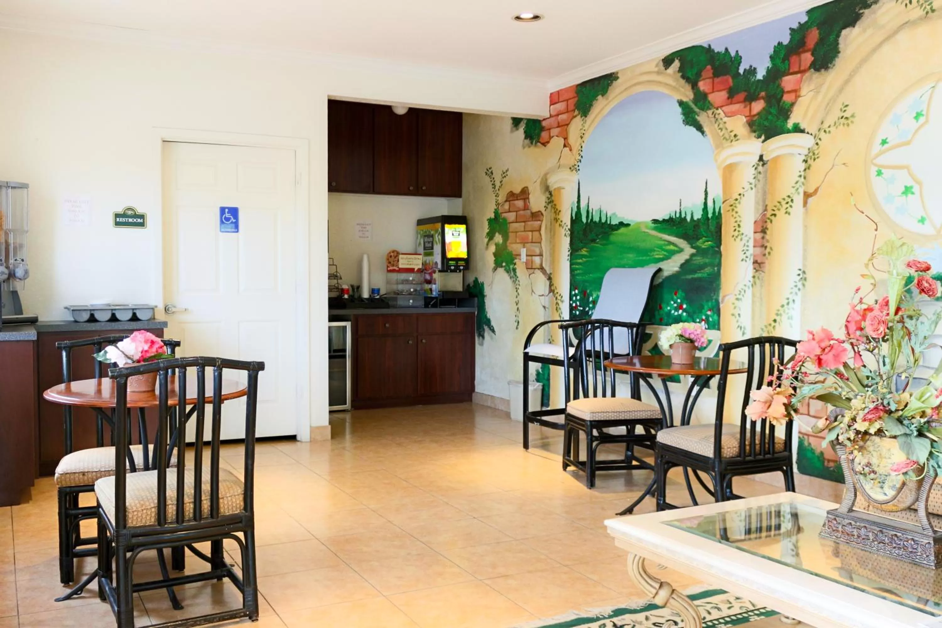 Restaurant/places to eat in The Symphony Inn & Suites