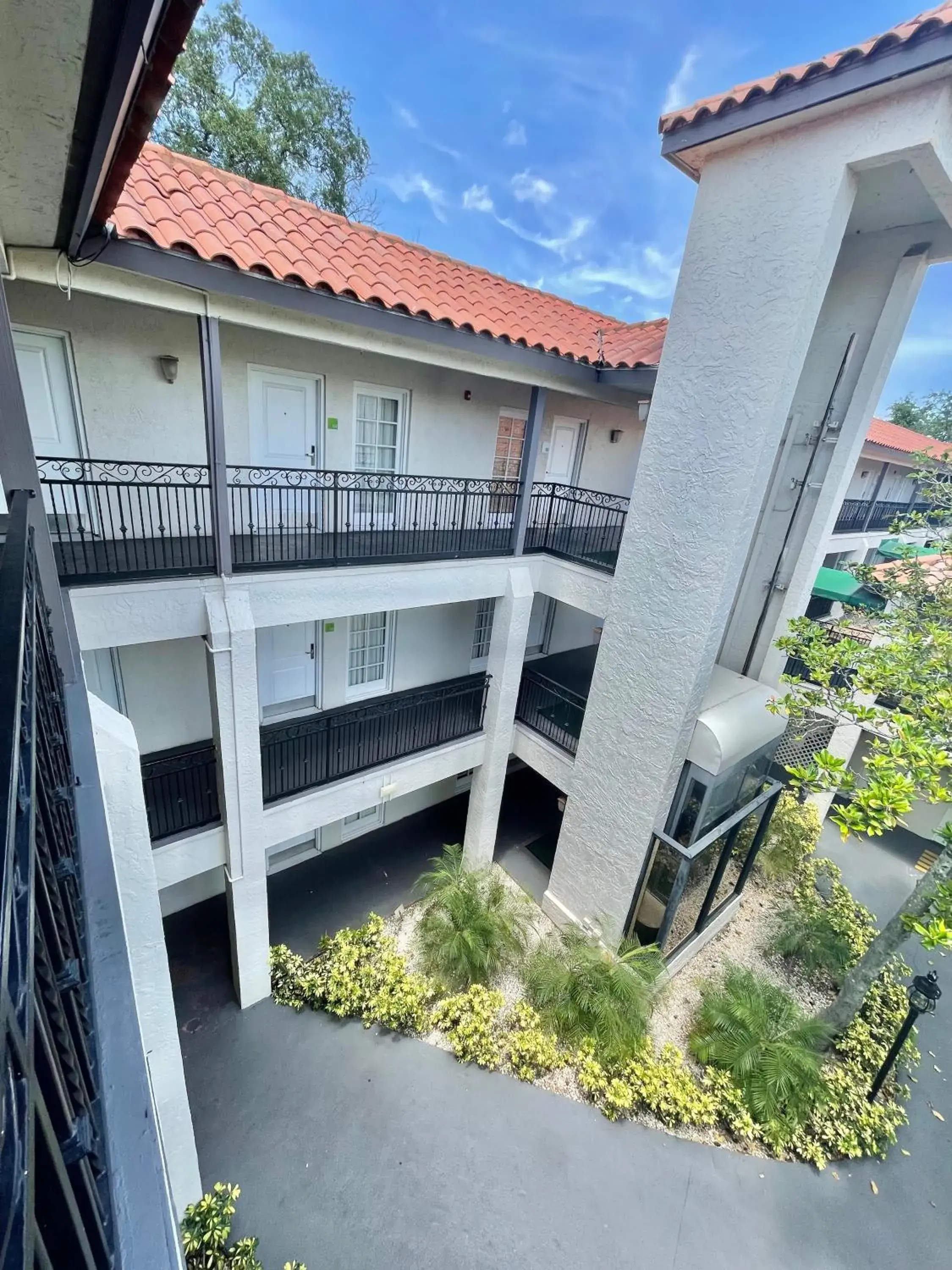 Property Building in Red Roof Inn PLUS & Suites Tampa