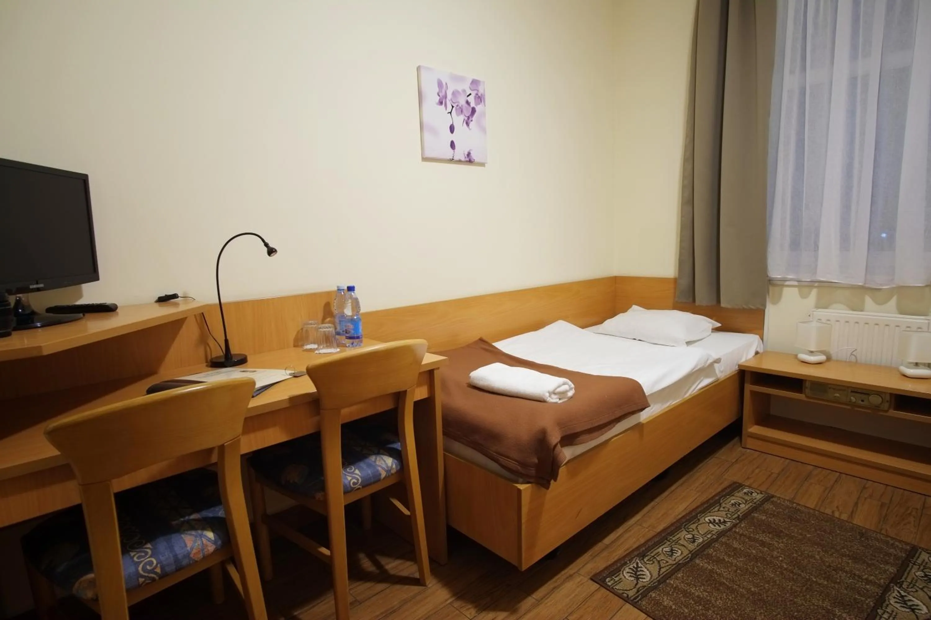 Photo of the whole room, Bed in Hotel Miramar