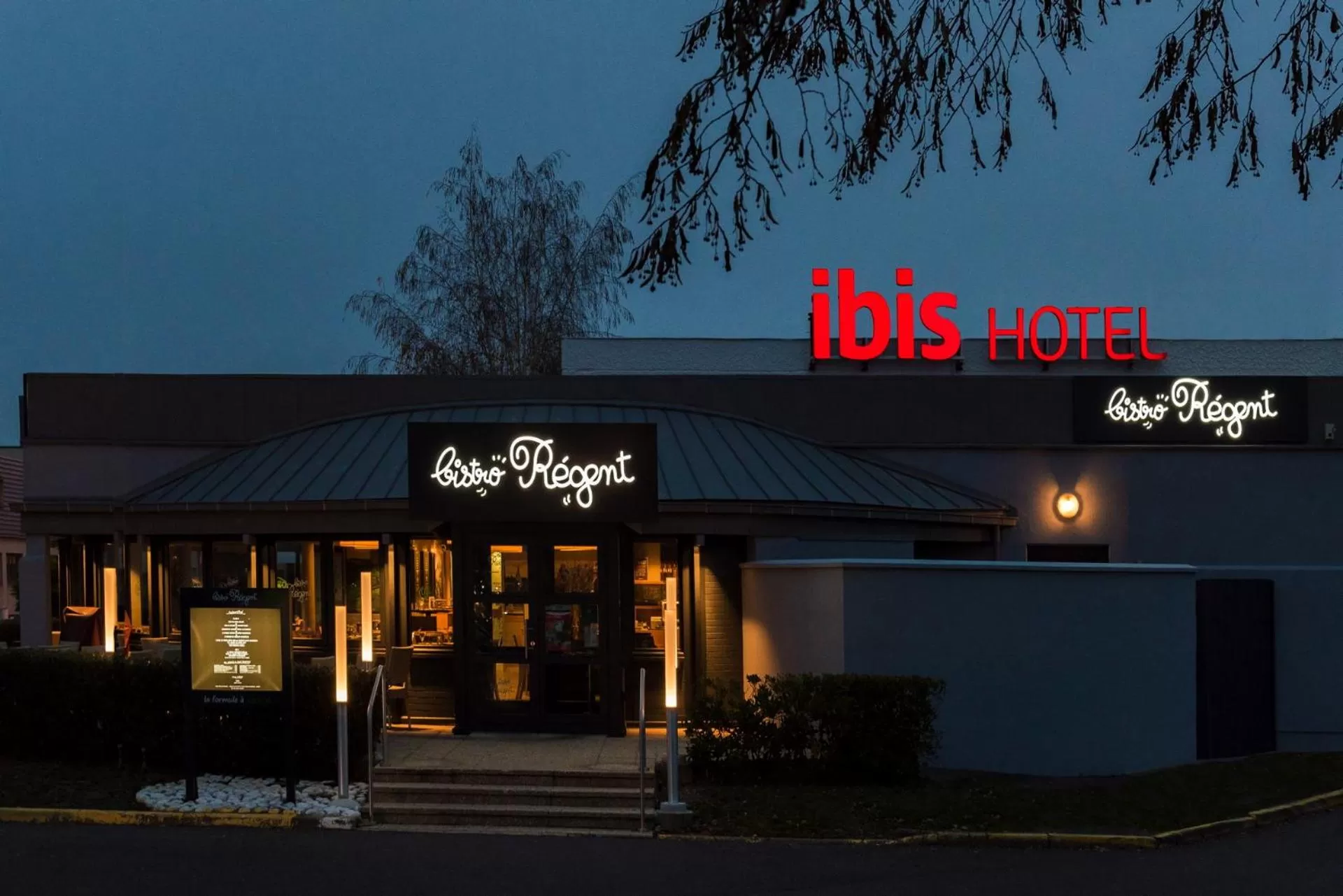 Facade/entrance in ibis Tours Nord