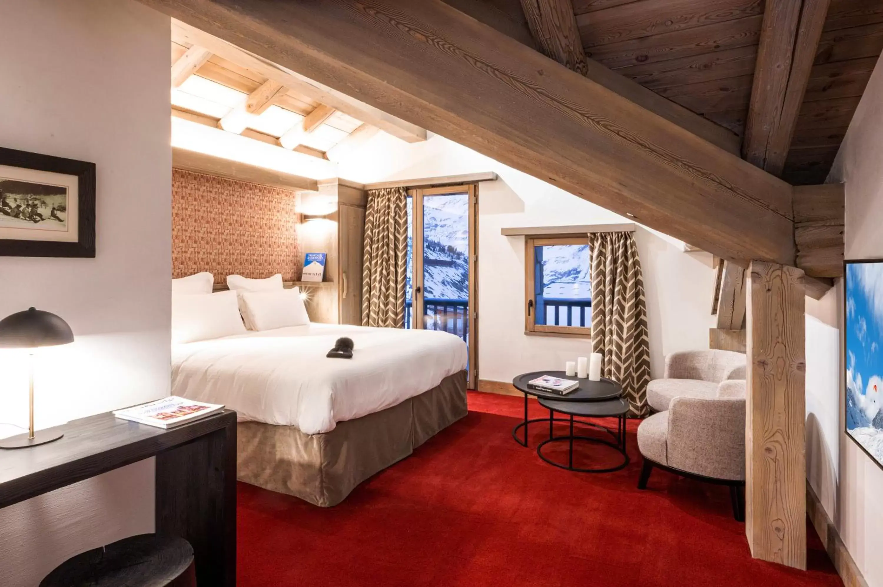 Balcony/Terrace, Bed in Hôtel L'Aigle du Montana by Les Etincelles