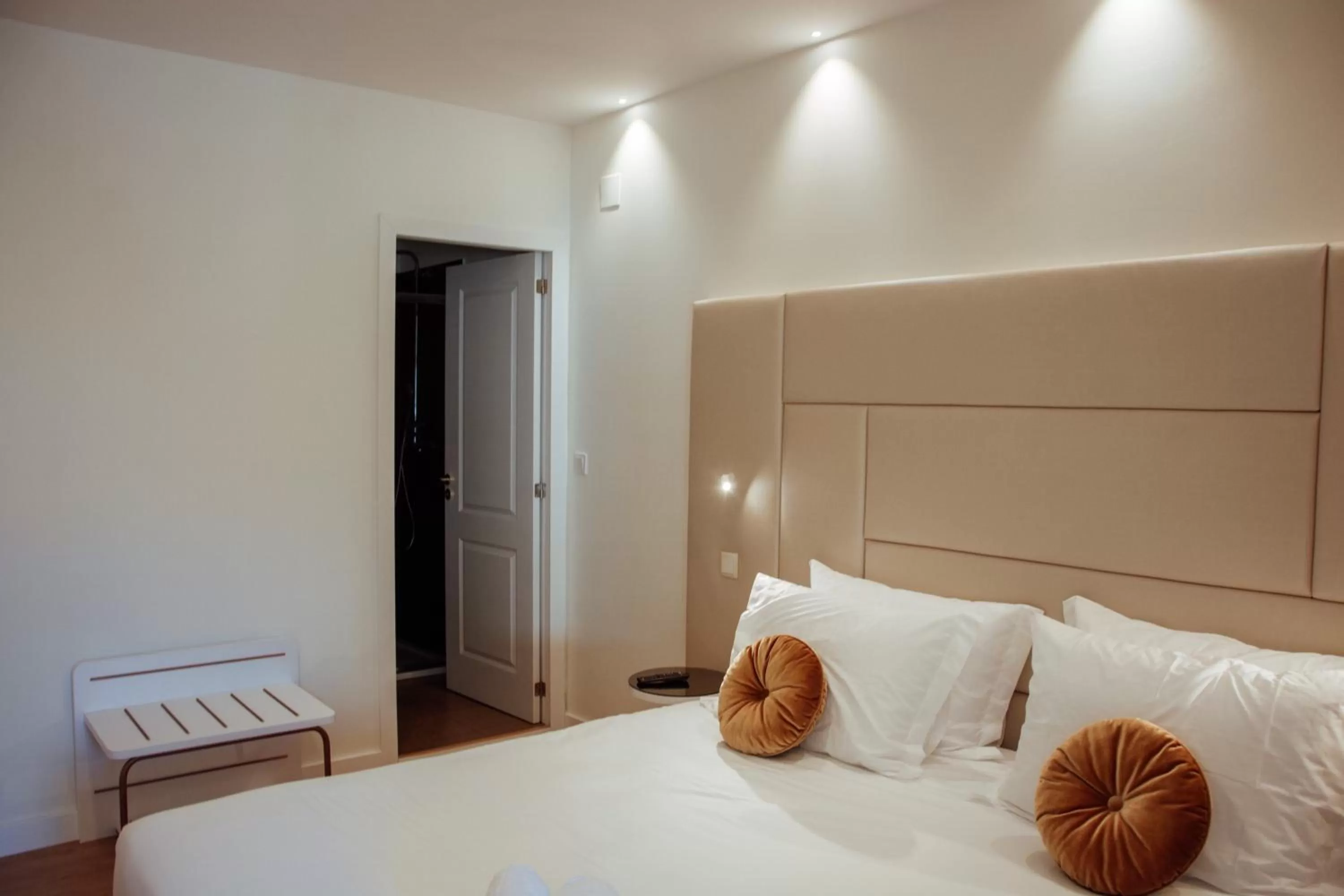 Bedroom, Bed in Le Premier Lisbon Suites