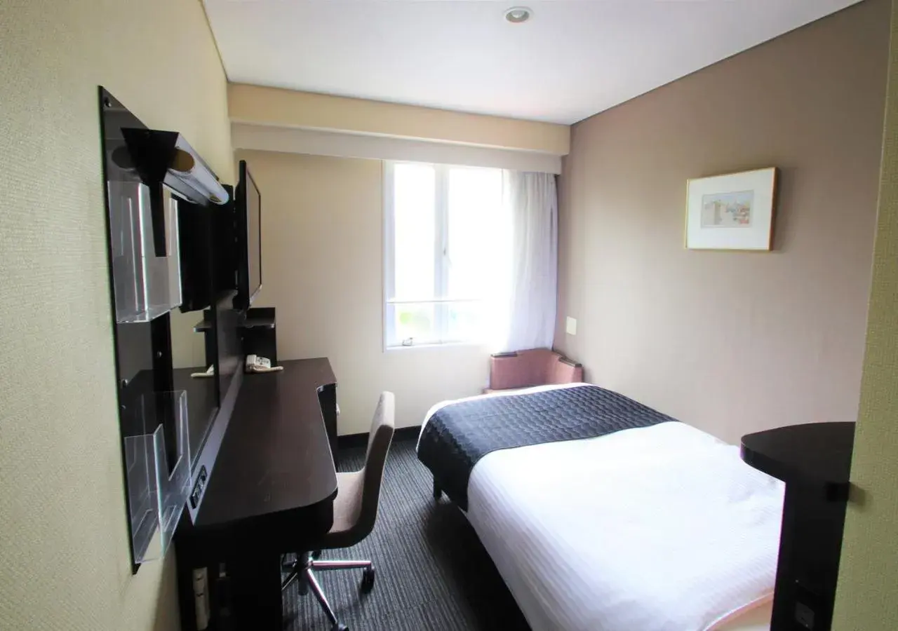 Photo of the whole room, Bed in Apa Hotel Hiroshima-Ekimae