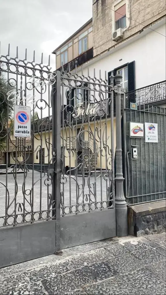 Facade/entrance in B&B Villa Filù