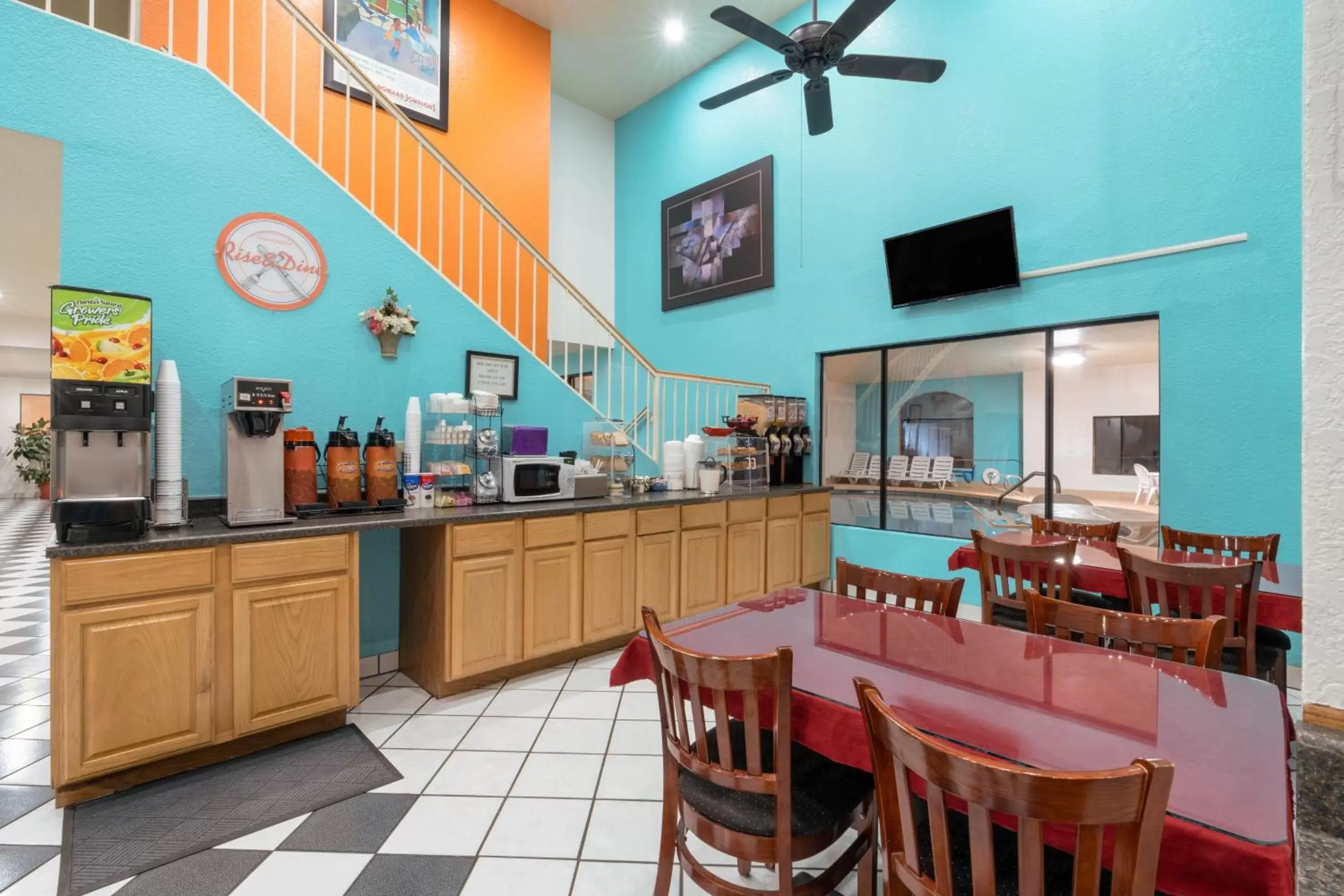 Restaurant/places to eat in Howard Johnson by Wyndham Holbrook Restaurant/places to eat in Howard Johnson by Wyndham Holbrook