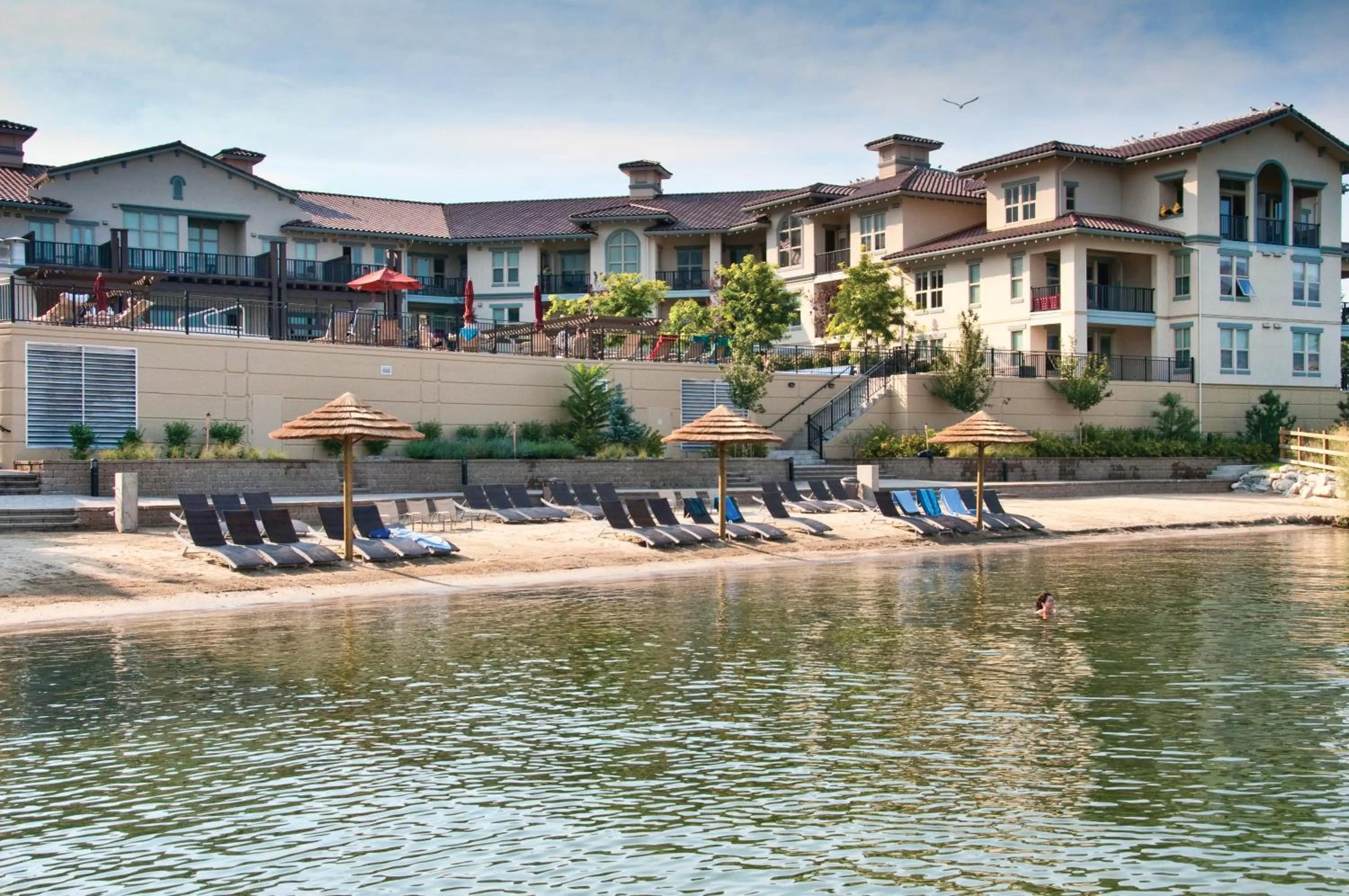 Area and facilities in Walnut Beach Resort