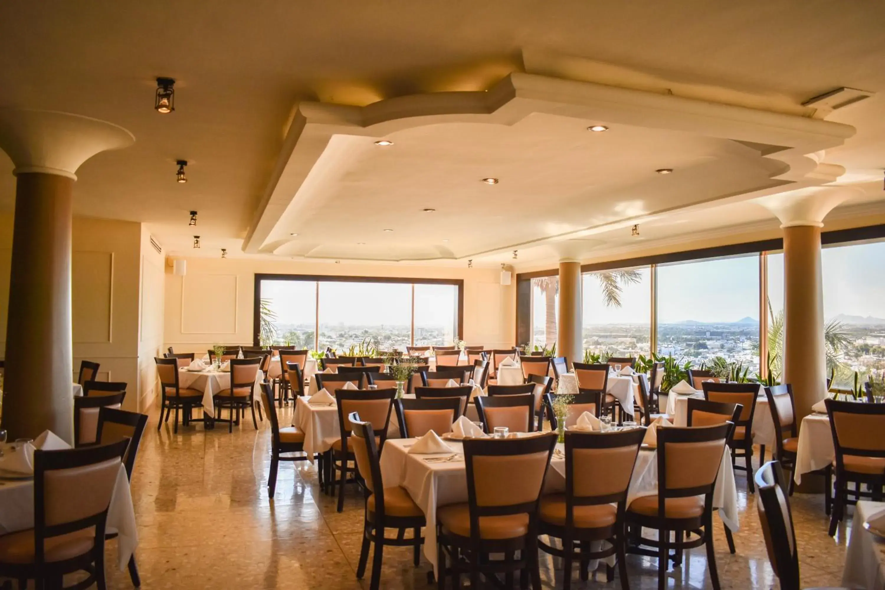 Restaurant/Places to Eat in Hotel San Luis Lindavista