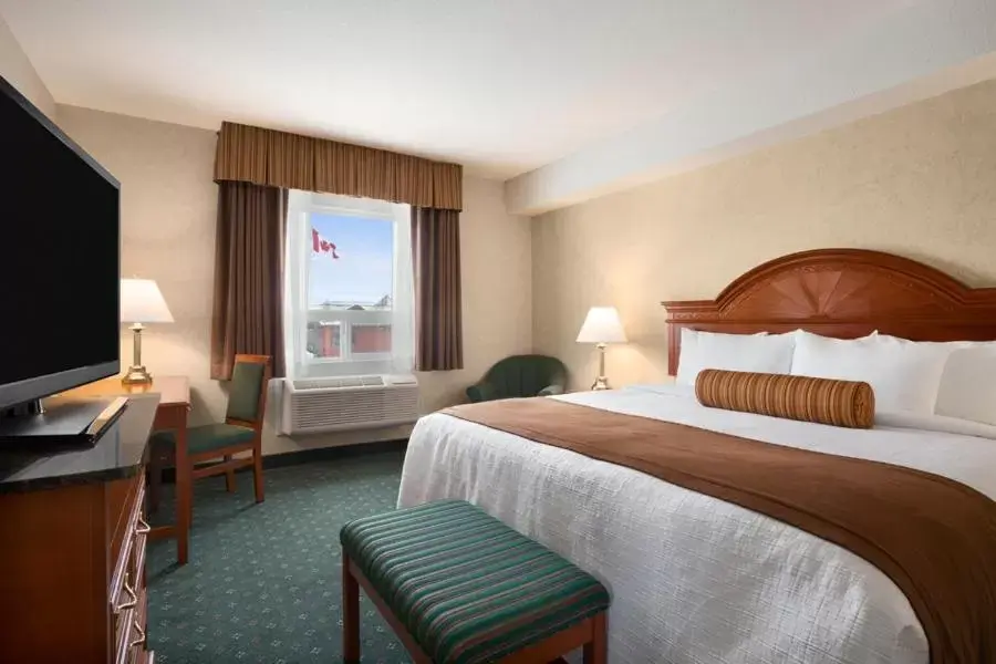 King Room - Non-Smoking in Travelodge by Wyndham Strathmore King Room - Non-Smoking in Travelodge by Wyndham Strathmore