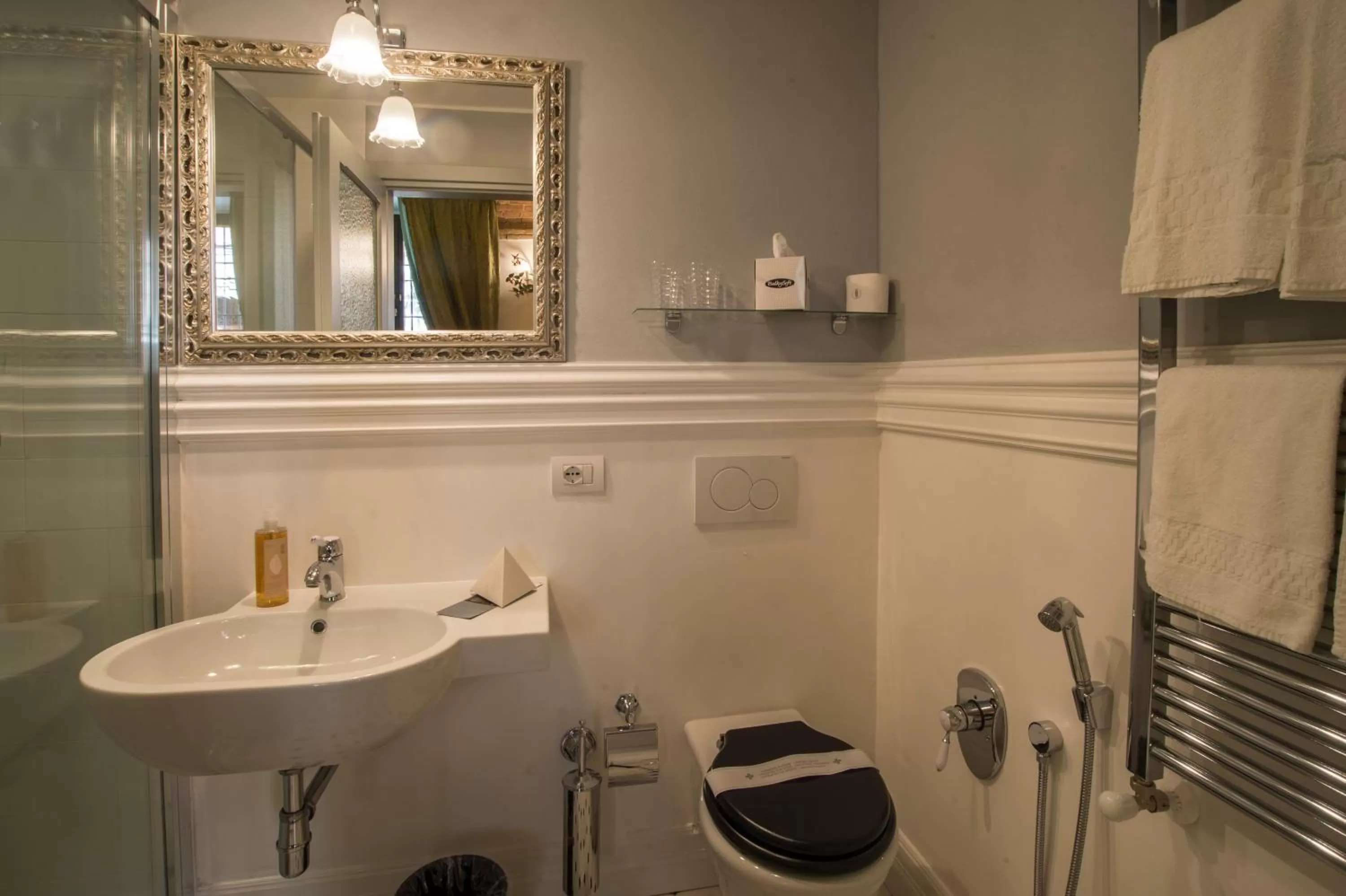 Bathroom in Palazzo Pacini