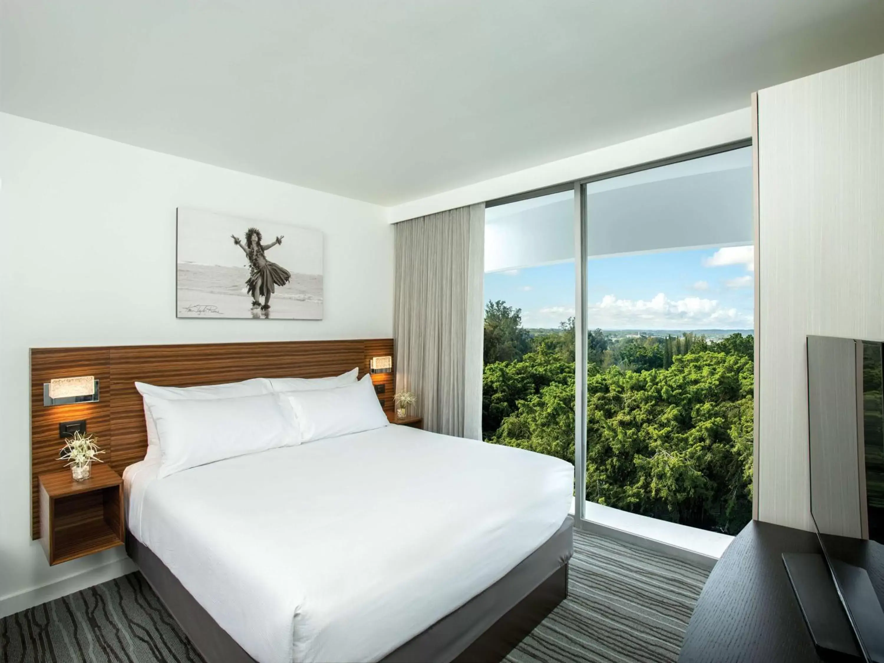 Bed in Grand Naniloa Hotel, a Doubletree by Hilton