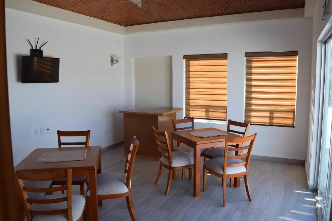 Communal lounge/ TV room, Dining Area in Hotel la Cuesta Toscana