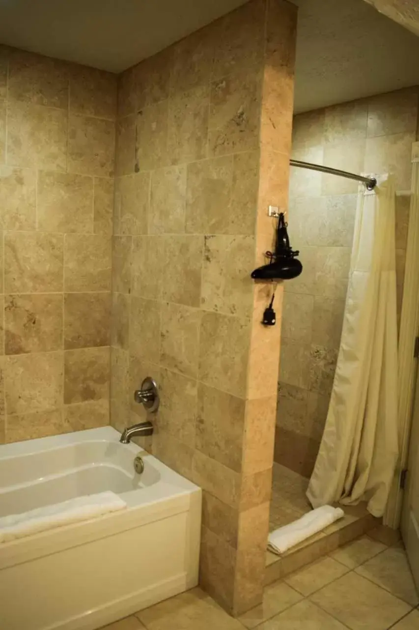 Bathroom in Niagara Crossing Hotel and Spa