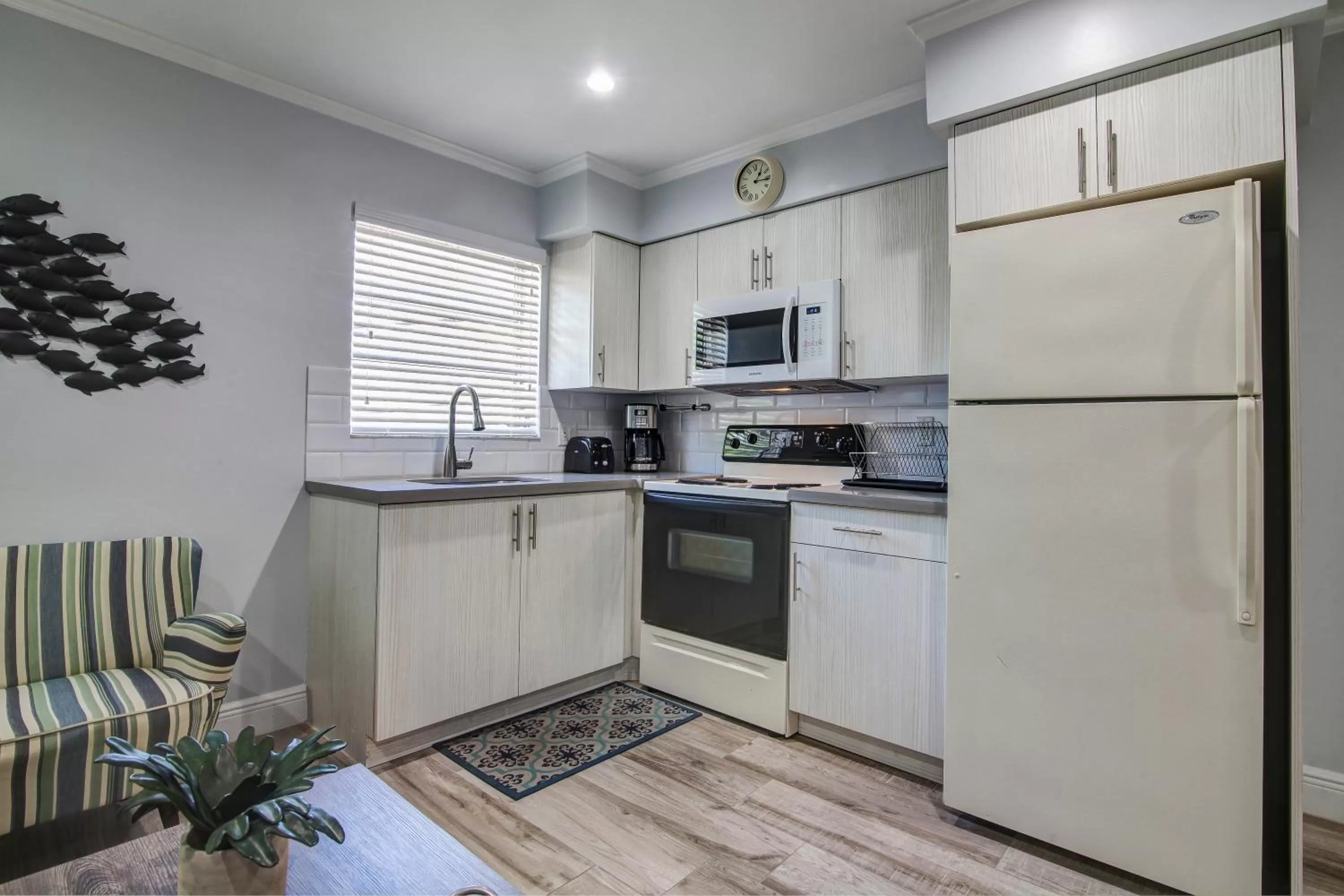 Kitchen or kitchenette in May-Dee Suites in Florida