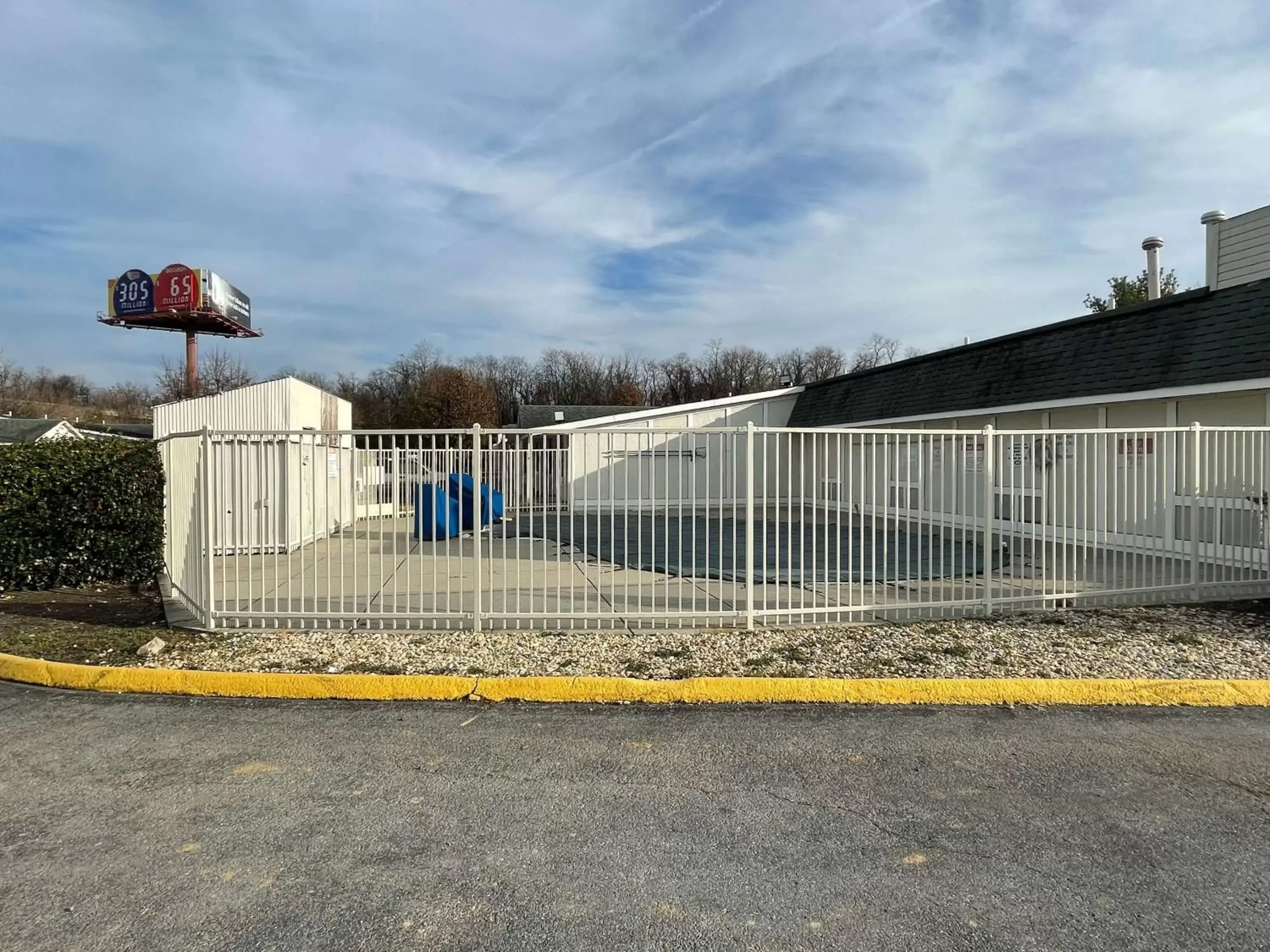 Pool view, Property Building in Motel 6 Hagerstown, MD