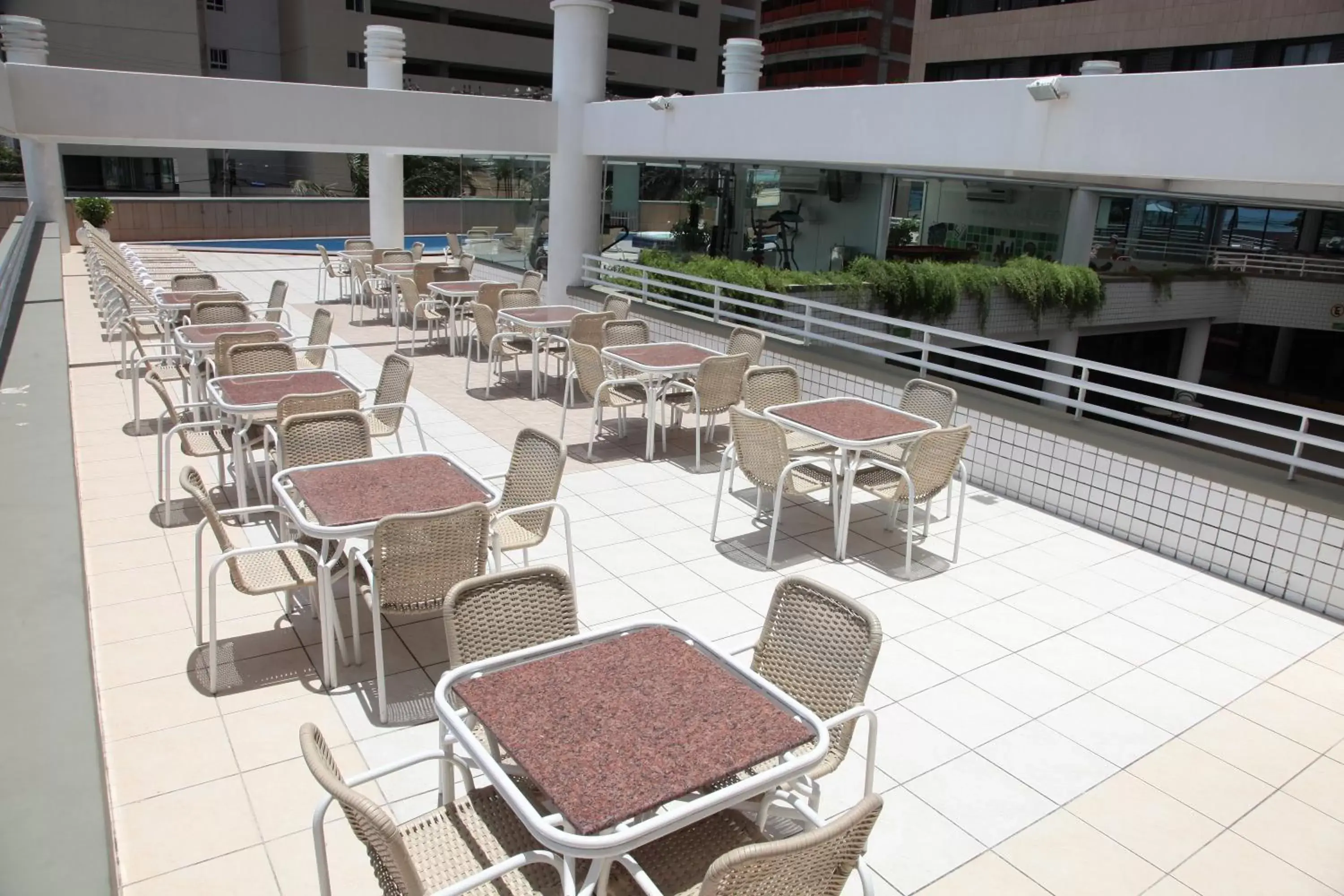 Swimming pool, Restaurant/Places to Eat in Holiday Inn Fortaleza, an IHG Hotel