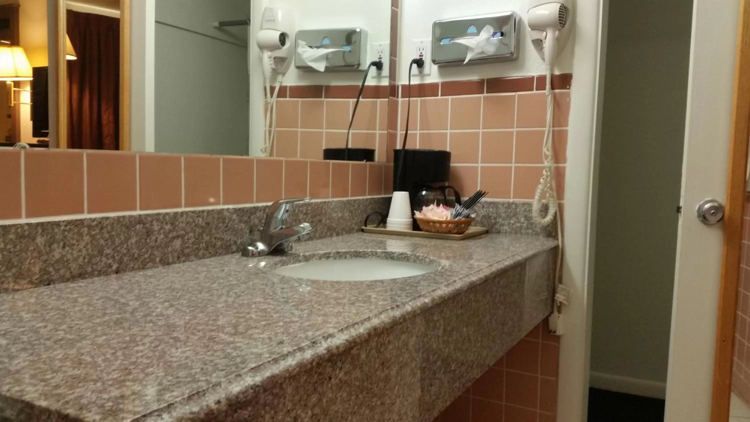 American Inn Of Liberal