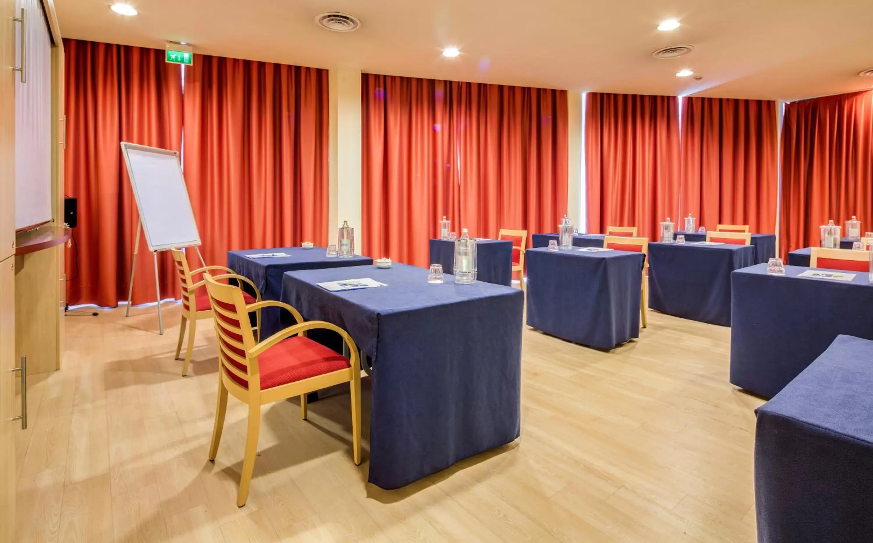 Meeting/conference room in Holiday Inn Express Parma, an IHG Hotel