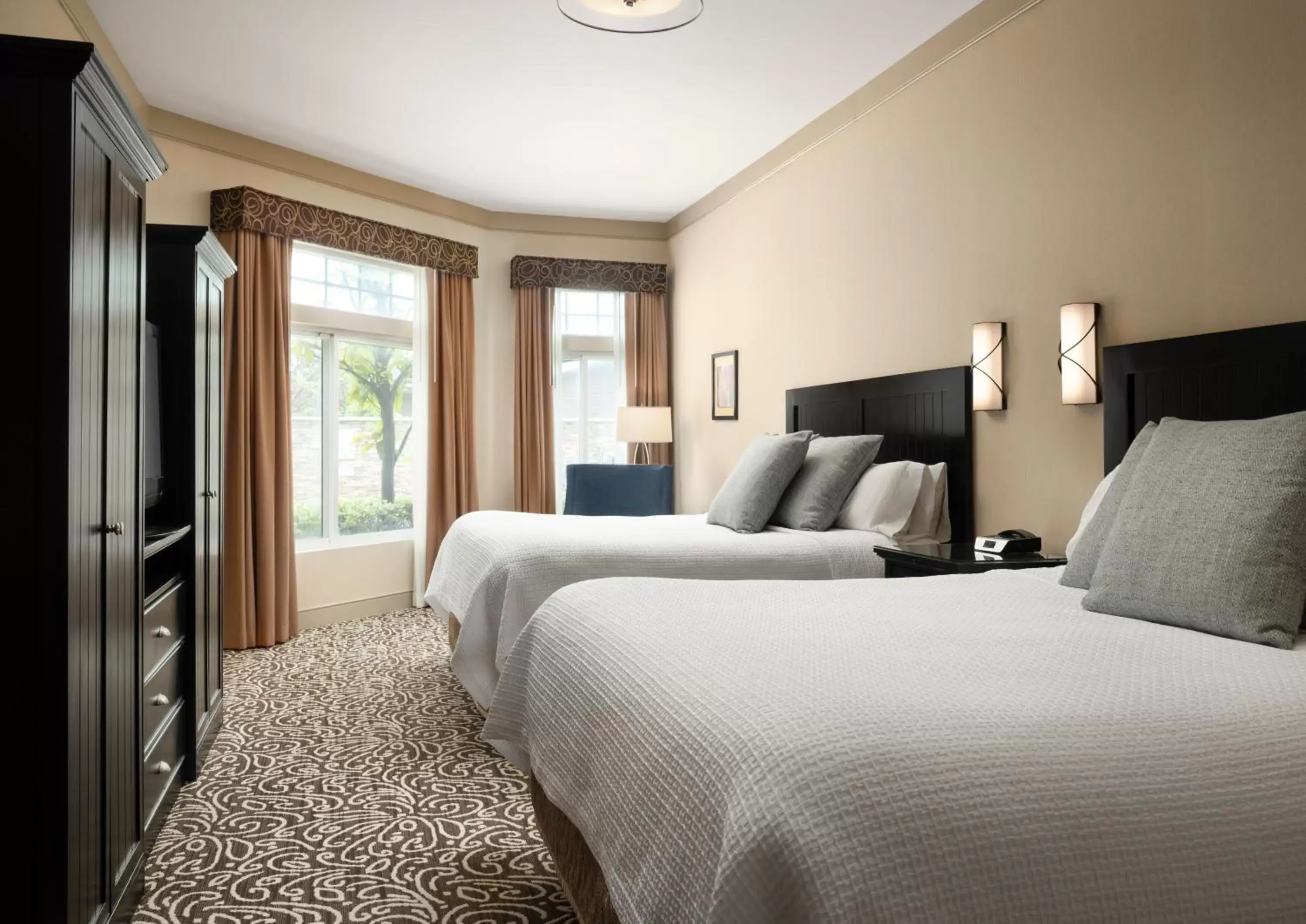 Bed in West Inn & Suites
