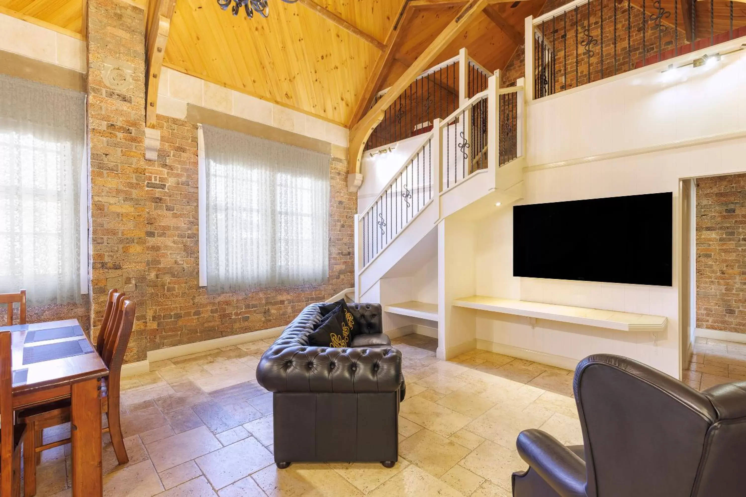 Living room, Seating Area in Black Gold Motel