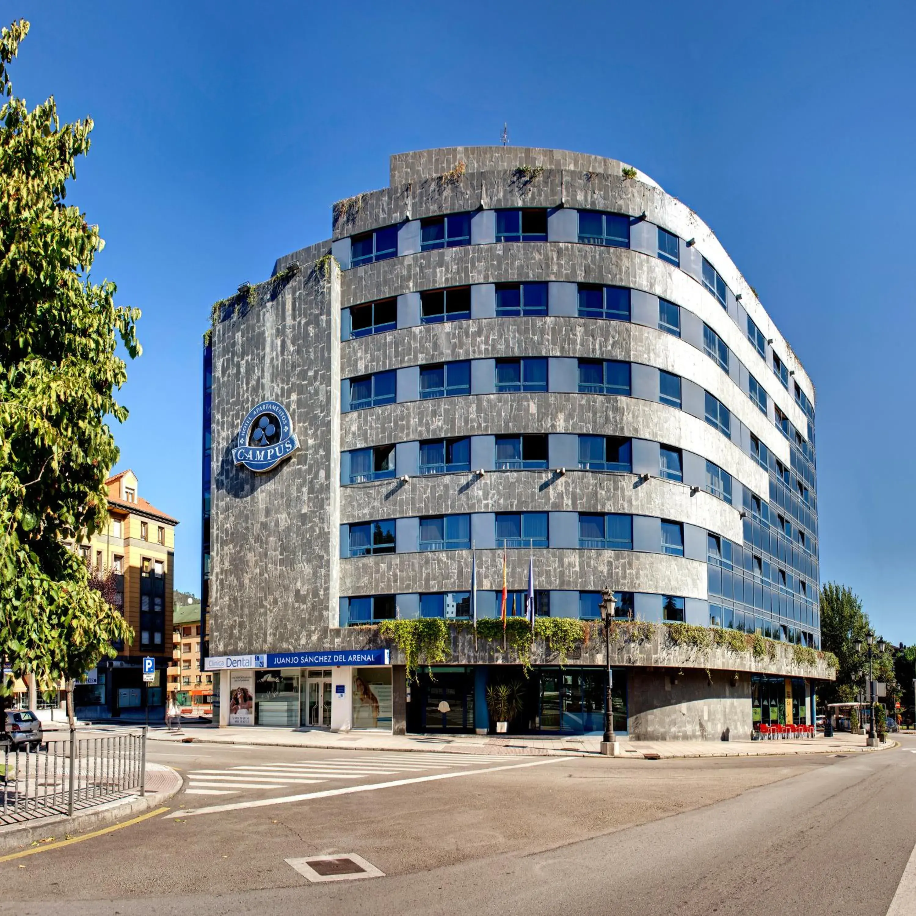 Facade/entrance, Property Building in Aparthotel Campus