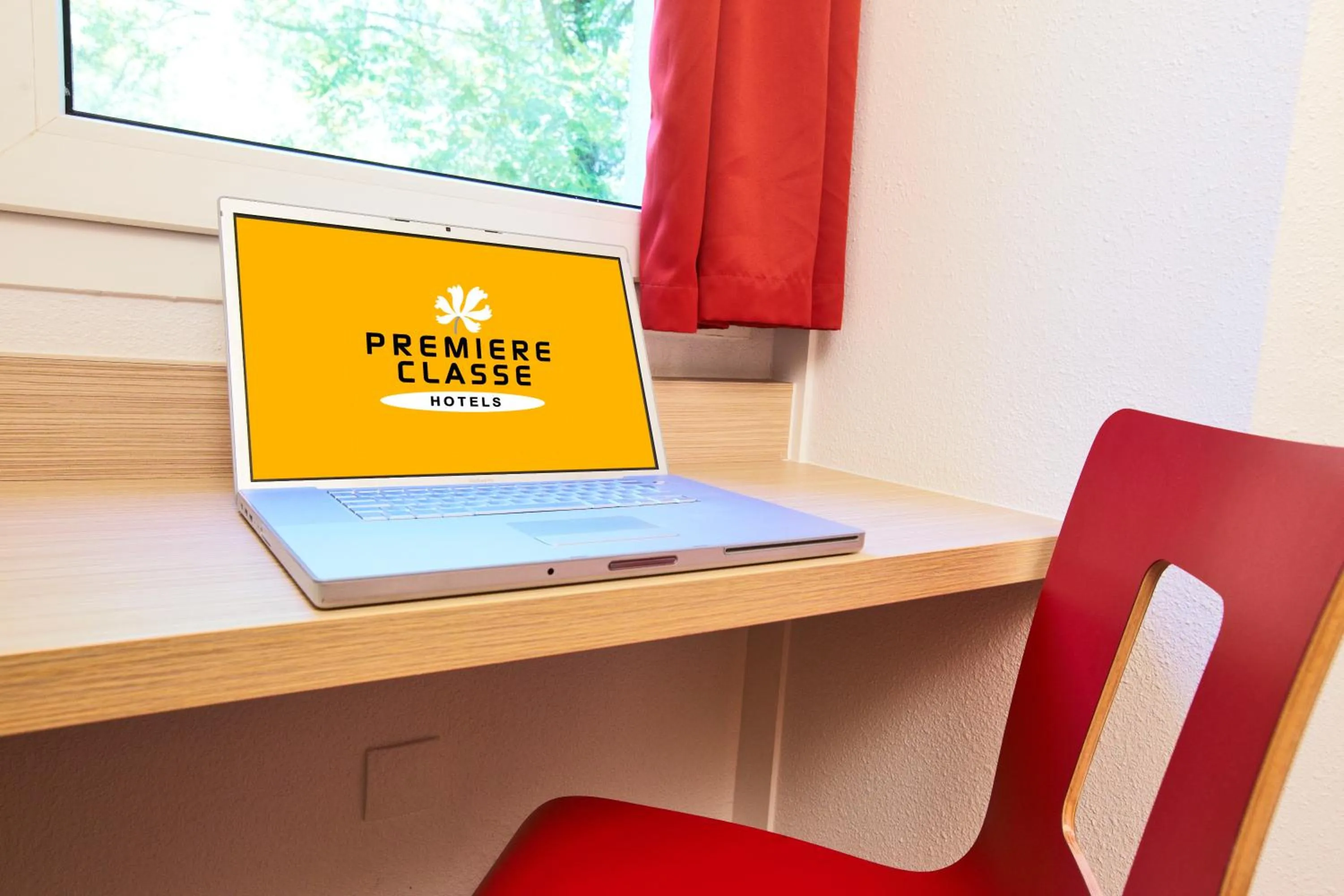 TV and multimedia in Premiere Classe Geneve - Saint Genis Pouilly