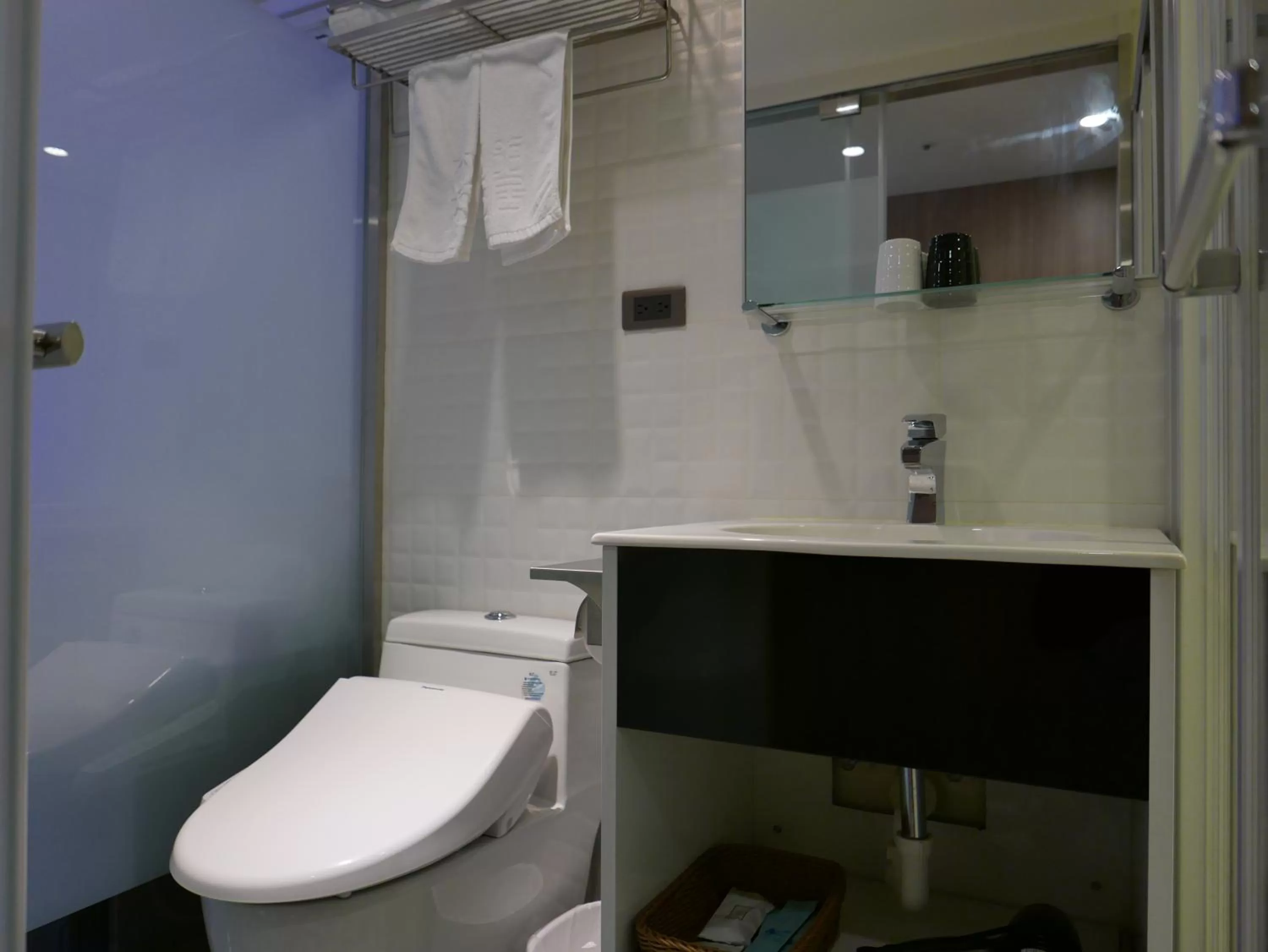 Shower in 泊居旅店二館 Oursinn Hotel 2