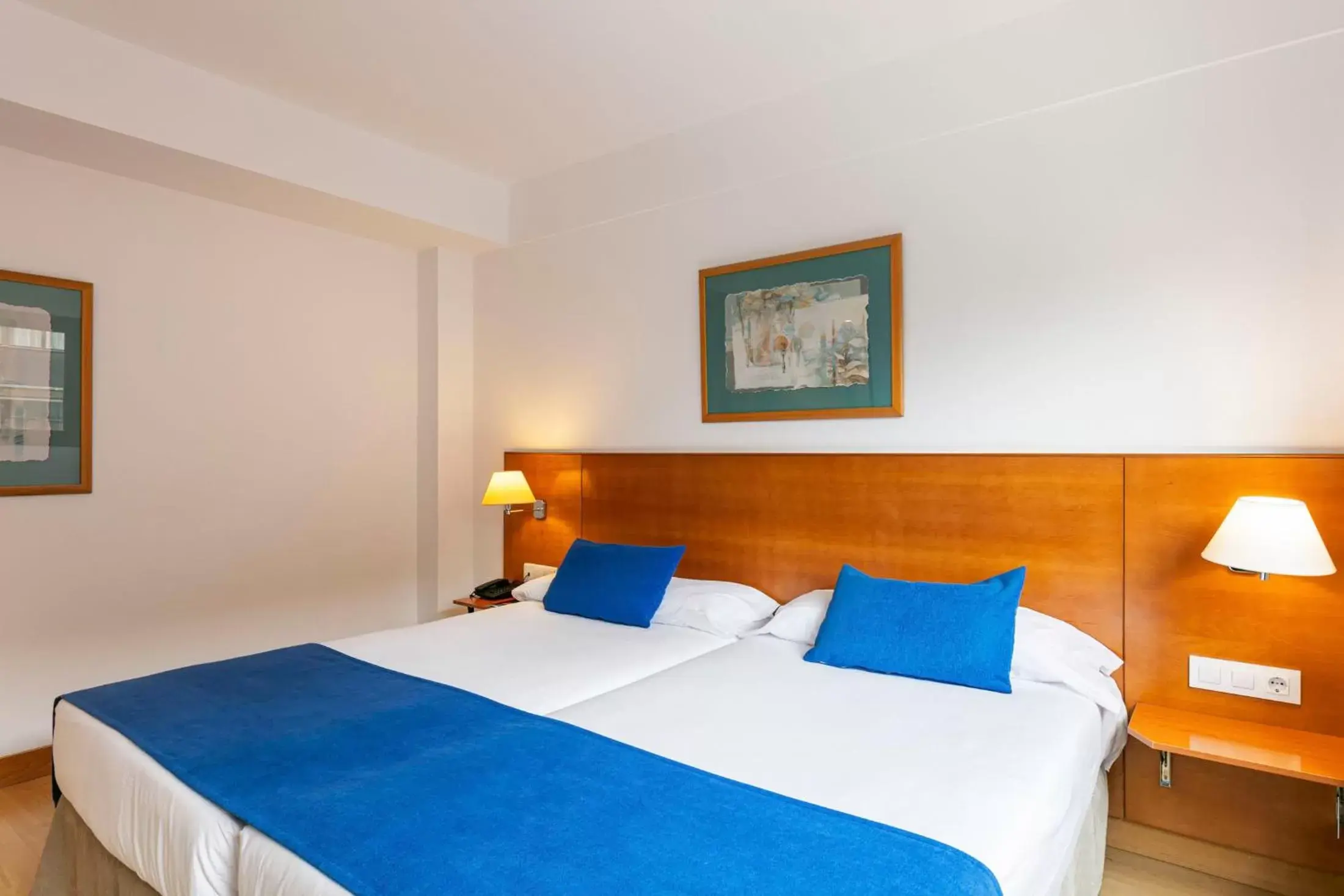 Bed in Globales de los Reyes Bed in Globales de los Reyes