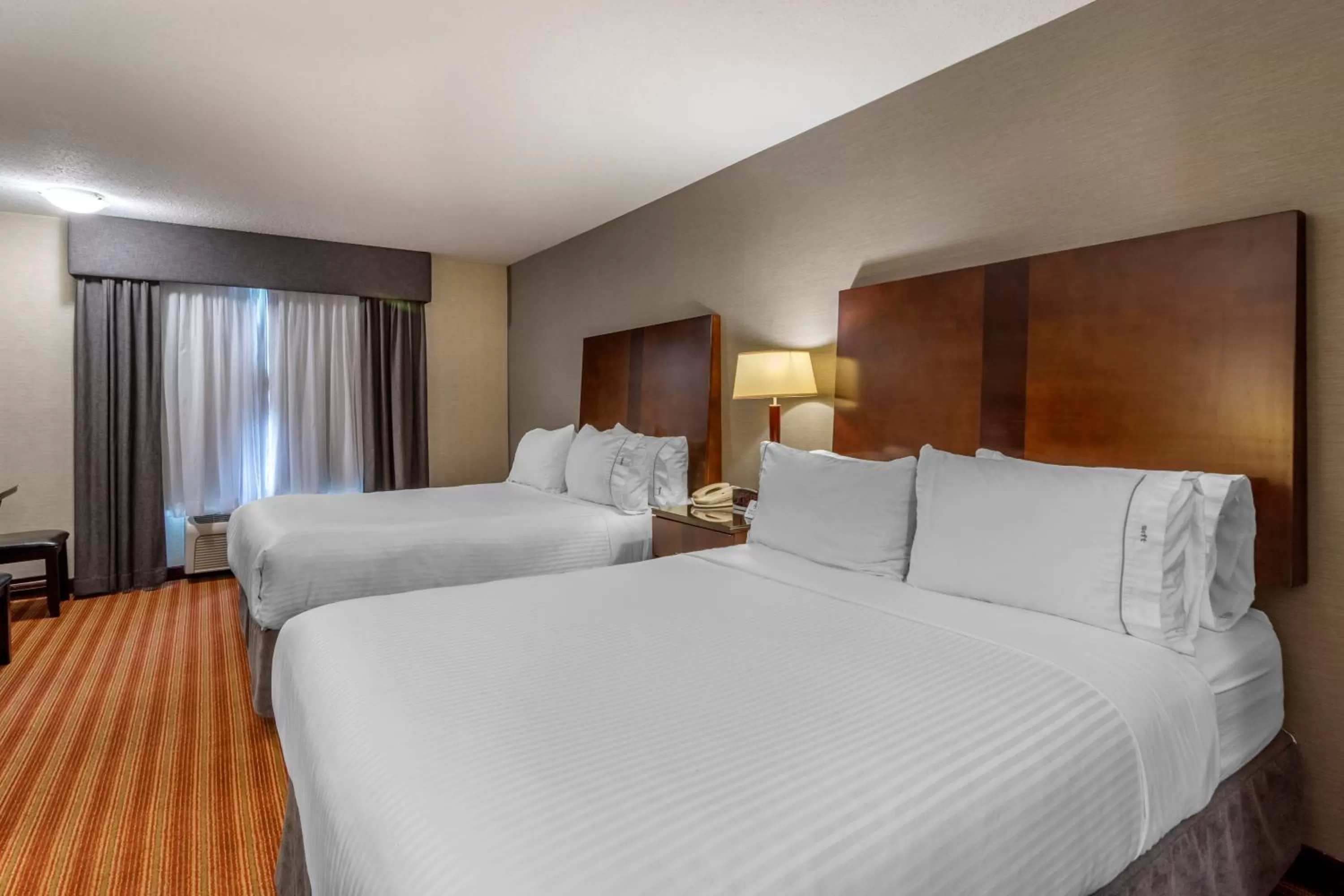 Photo of the whole room, Bed in Devonian Hotel and Suites