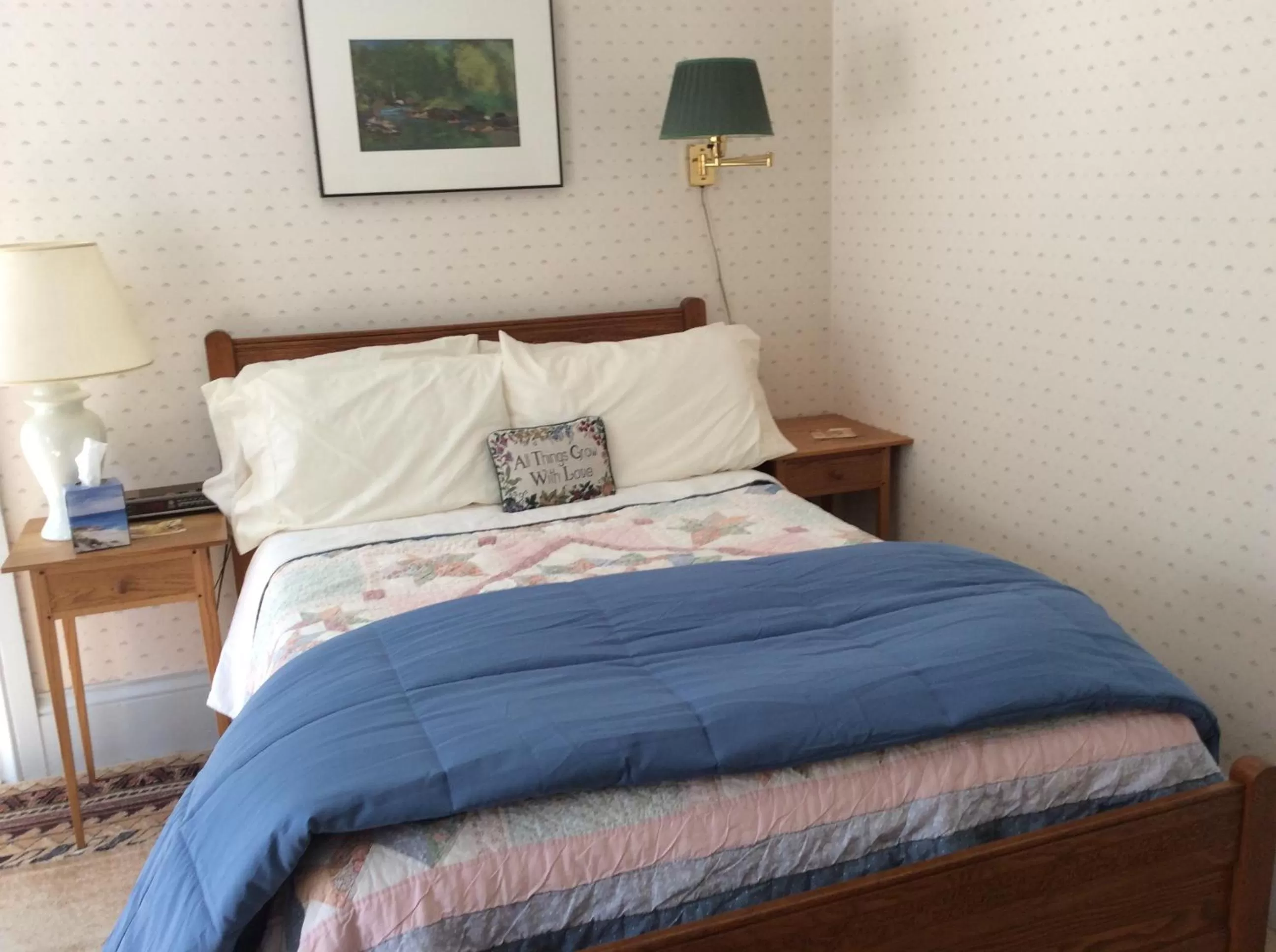 Bed in Clary Lake Bed and Breakfast