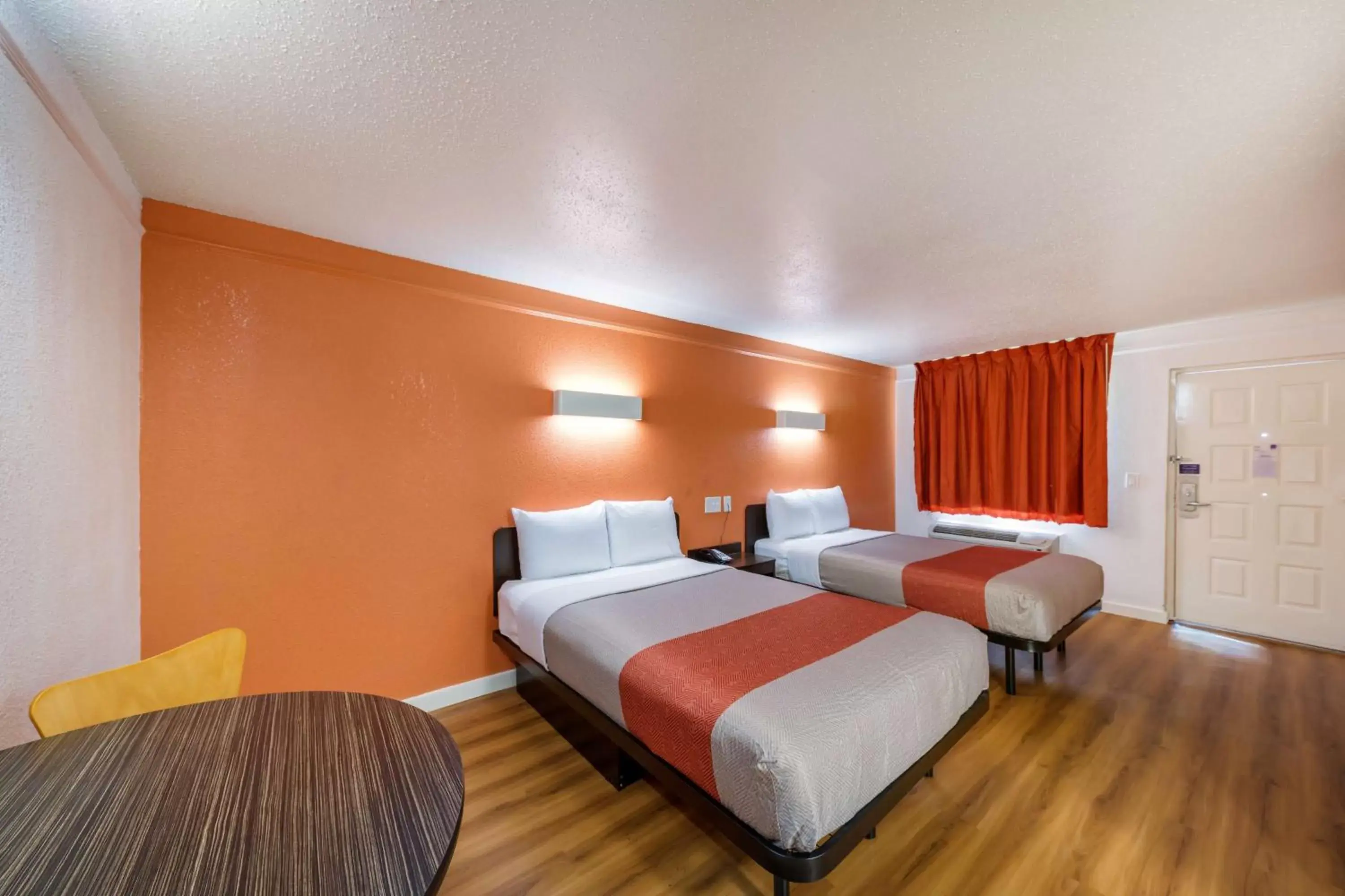 Photo of the whole room, Bed in Motel 6-Dallas, TX - Farmers Branch