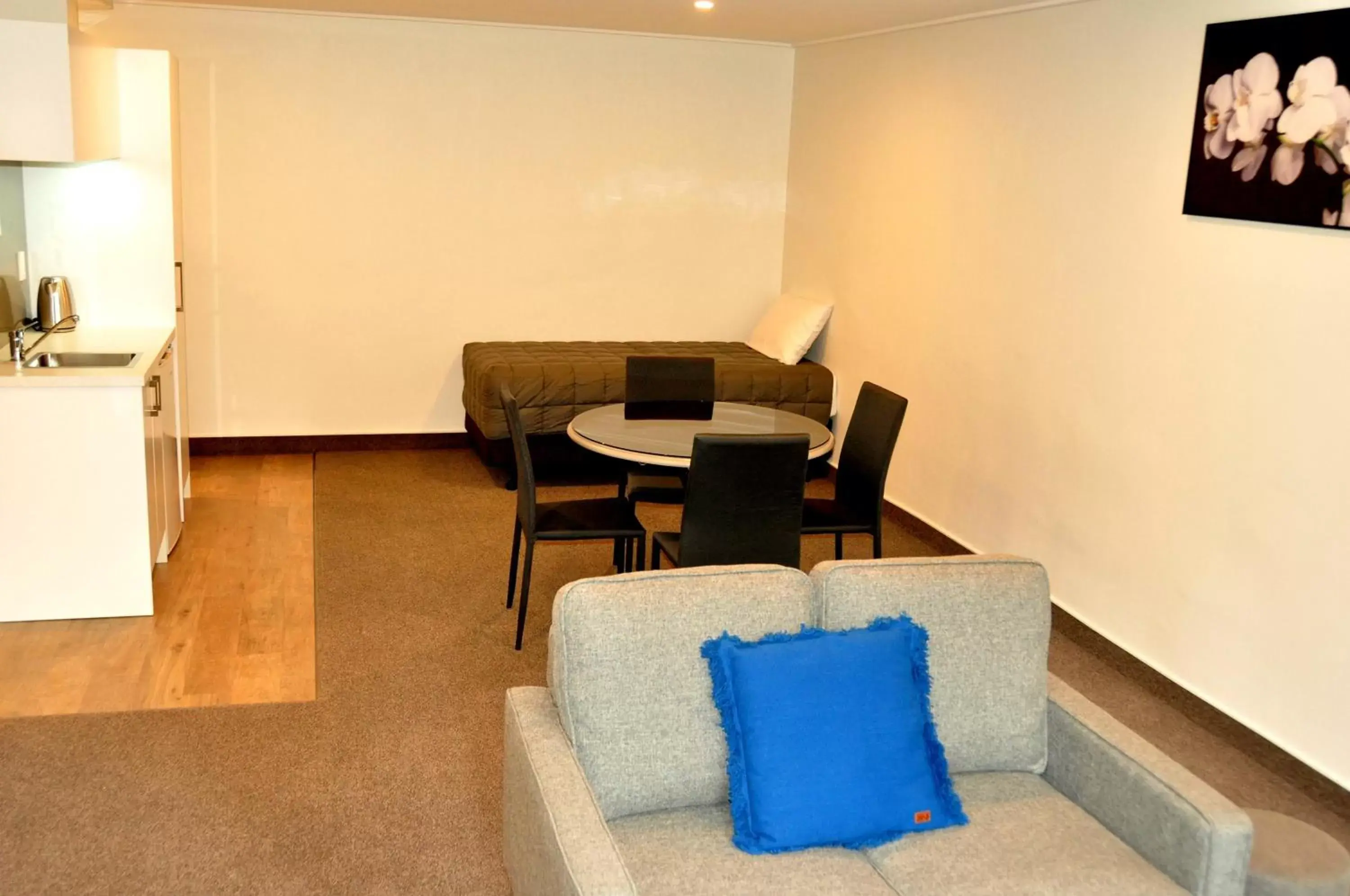 Living room, Seating Area in St James Apartments
