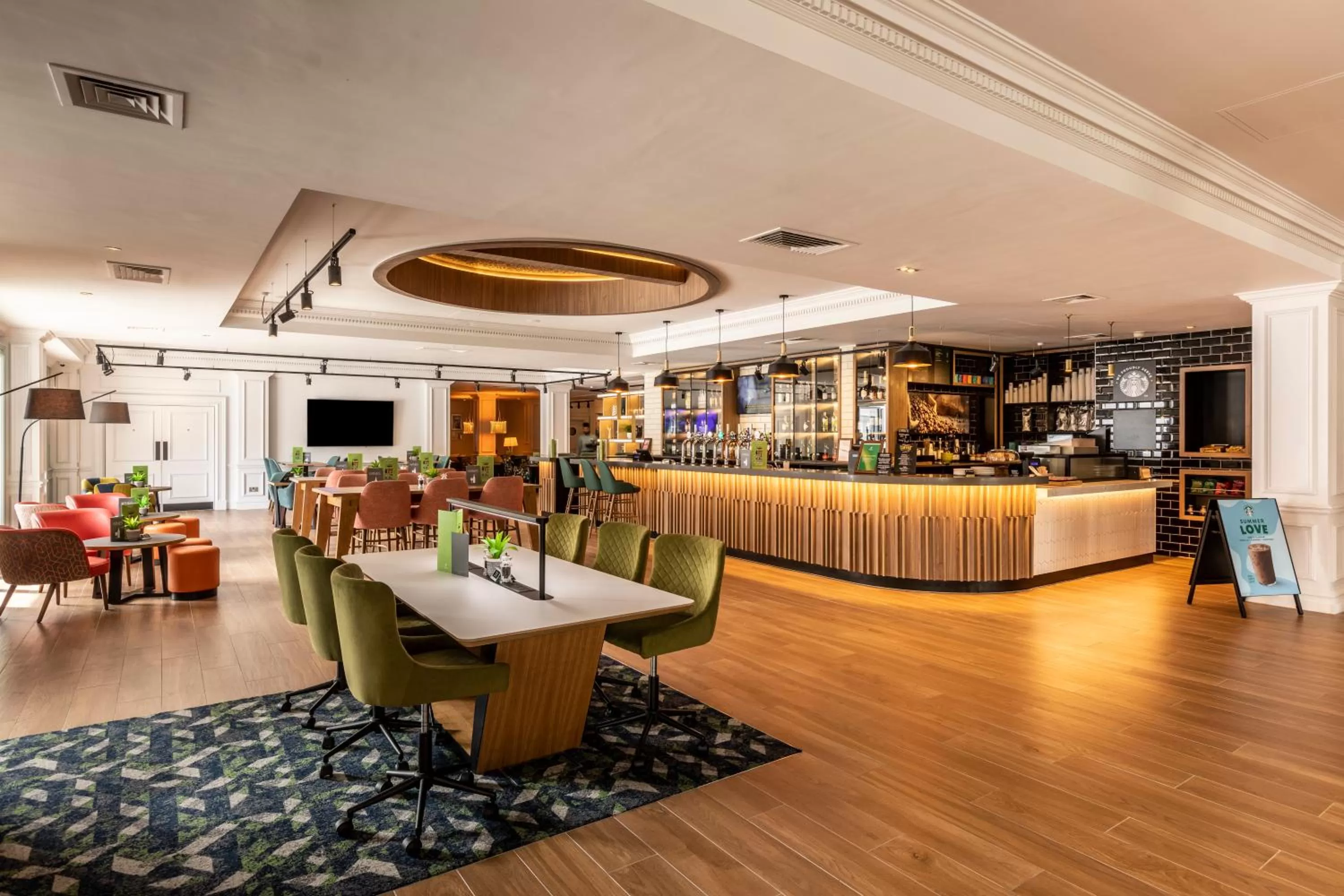 Restaurant/places to eat in Holiday Inn Guildford by IHG