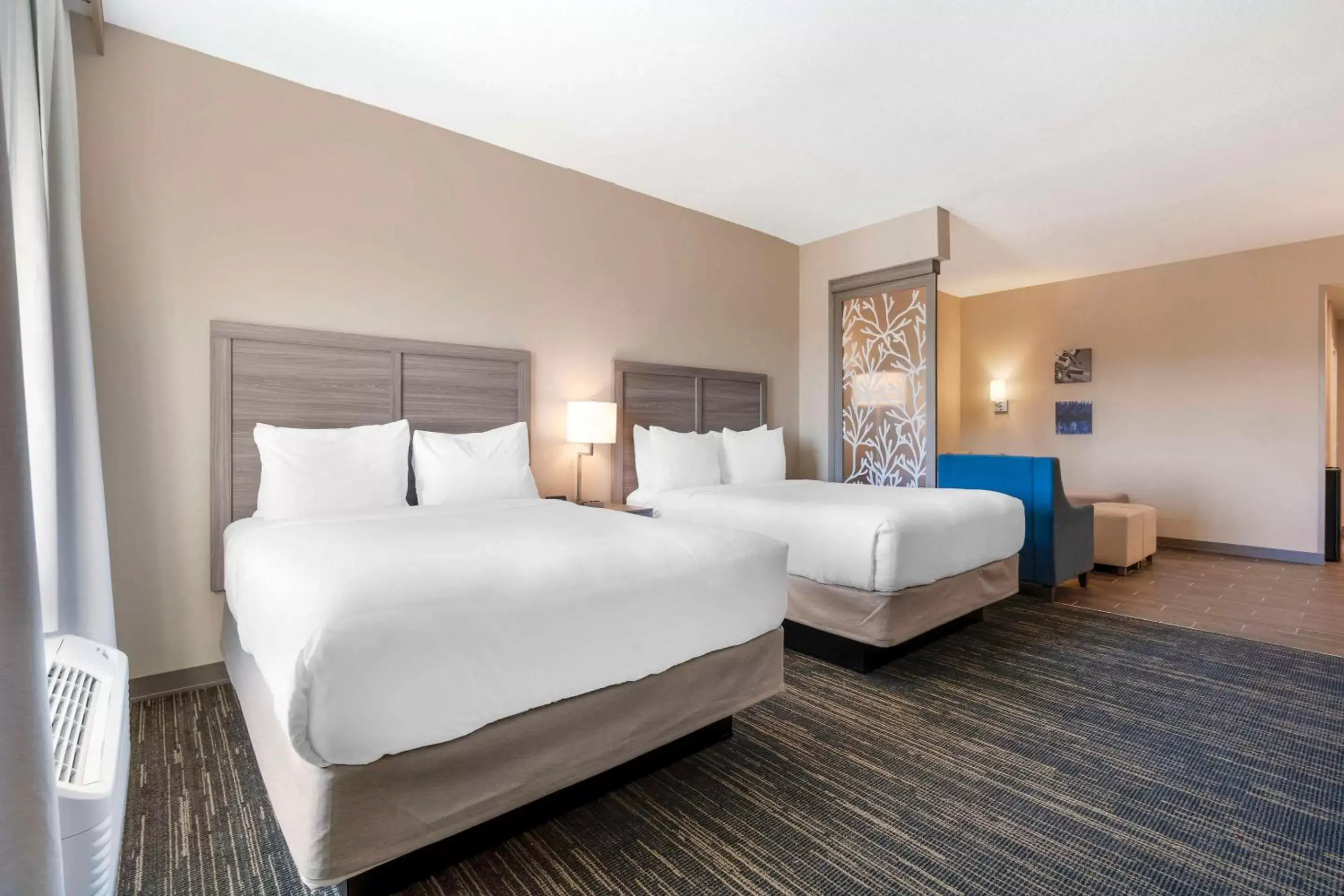 Bedroom, Bed in Comfort Suites Orlando Lake Buena Vista