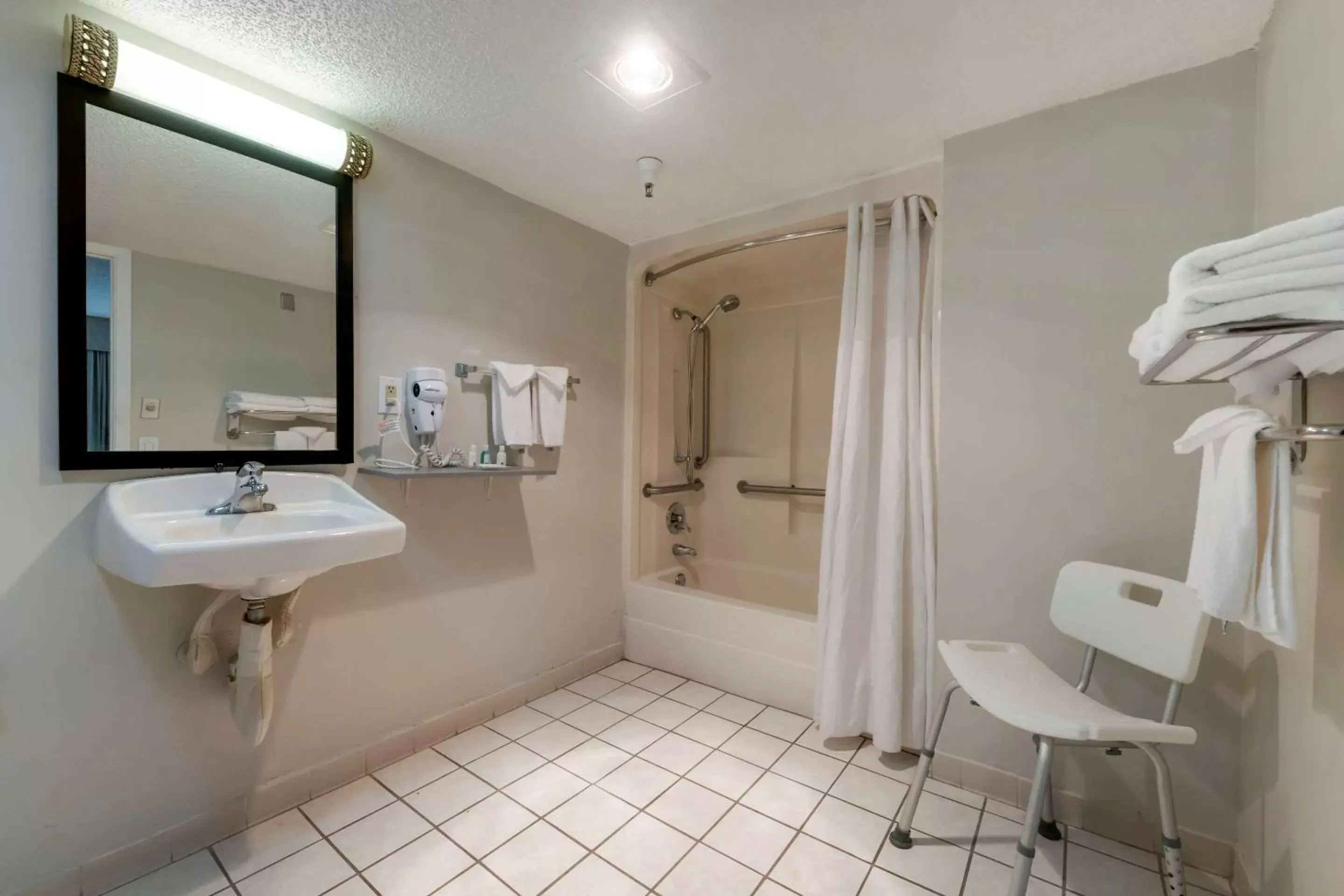 Bathroom in Quality Inn - Saint Augustine Outlet Mall