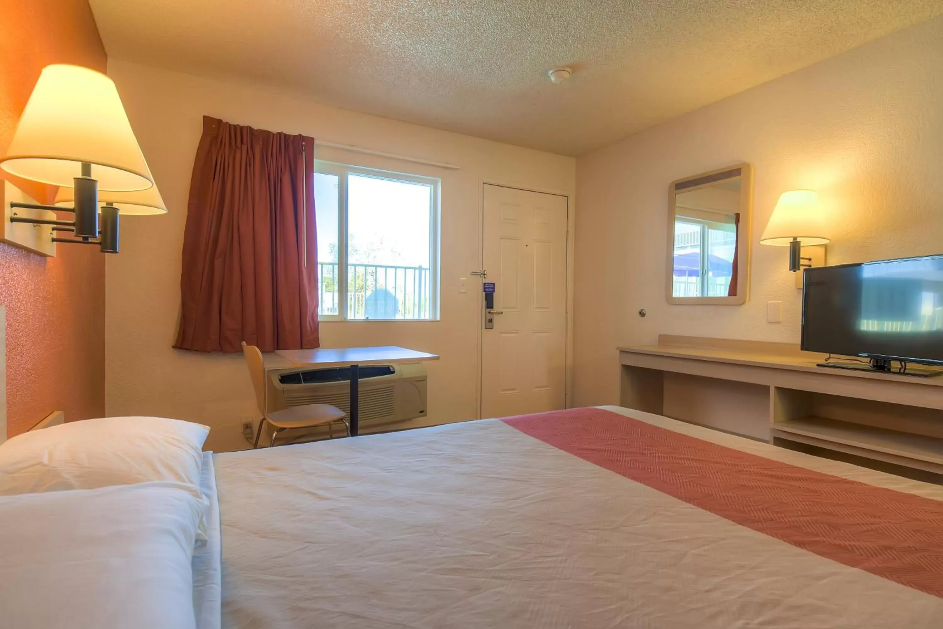 Photo of the whole room, Bed in Motel 6-Rancho Mirage, CA - Palm Springs