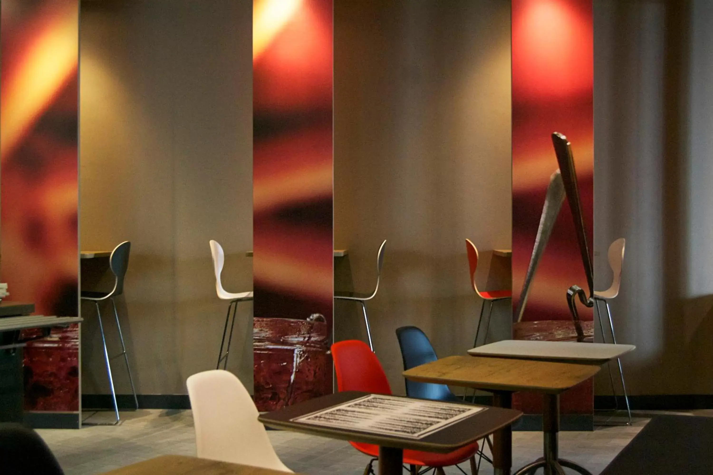 Lounge or bar, Restaurant/Places to Eat in Hotel ibis Lisboa Saldanha