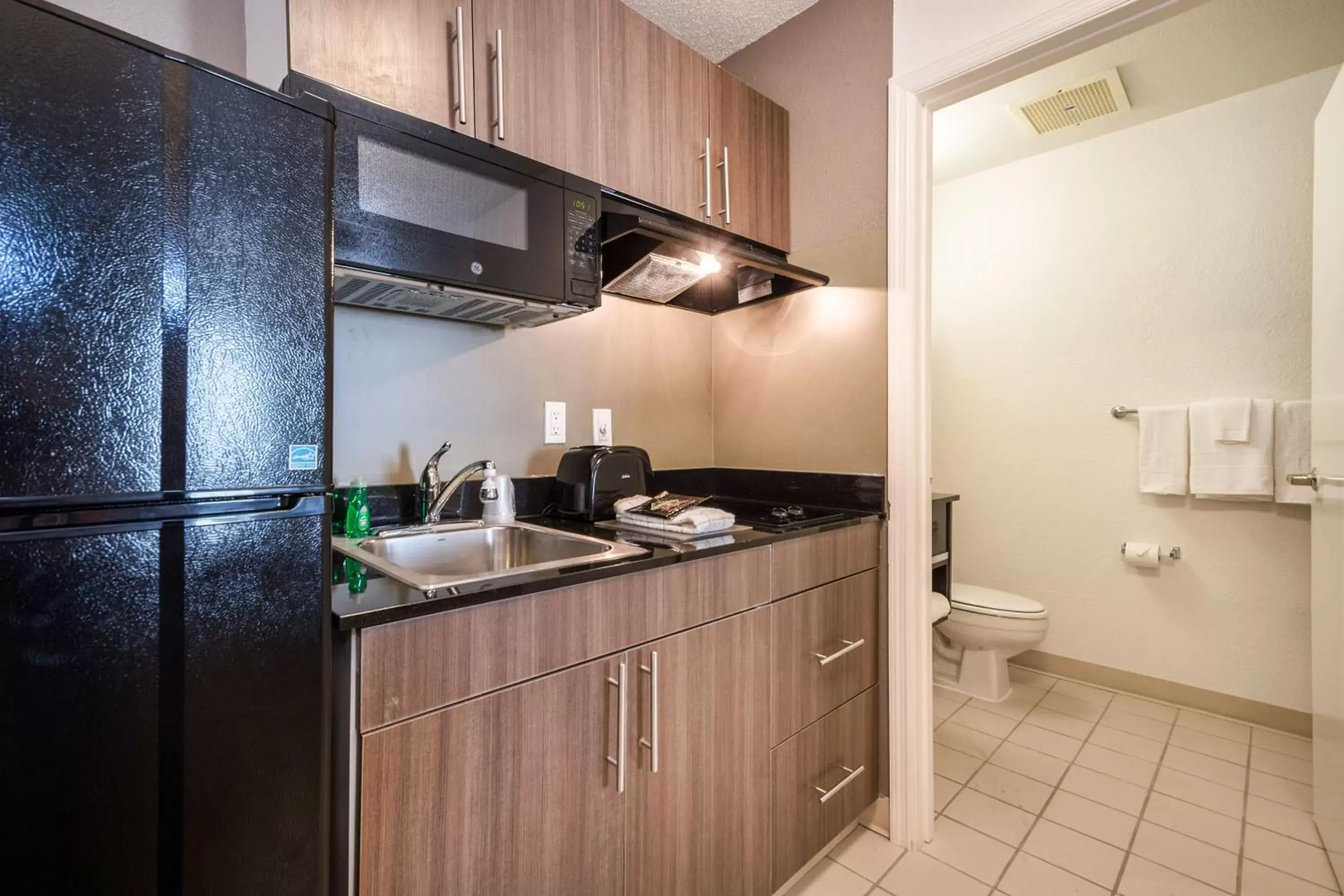 Kitchen or kitchenette, Kitchen/Kitchenette in Studio 6-Duluth, GA - Atlanta - Gwinnett Place