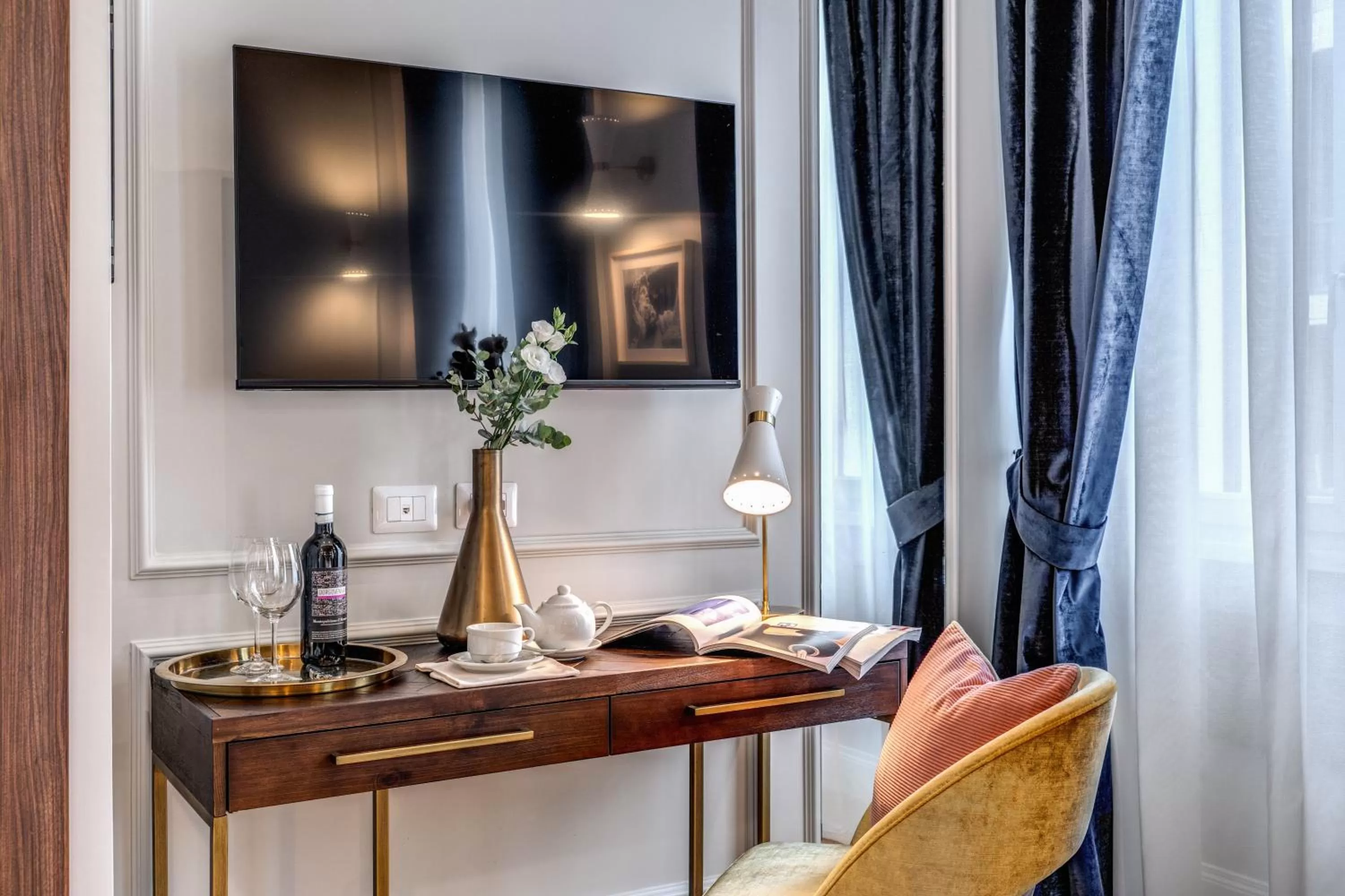 TV and multimedia in Tree Charme Augusto Boutique Hotel