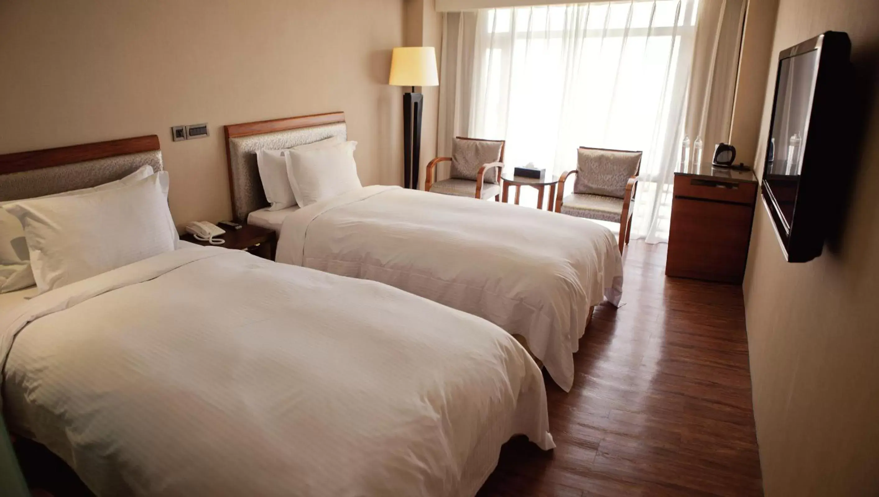 Photo of the whole room, Bed in Century Hotel Taoyuan