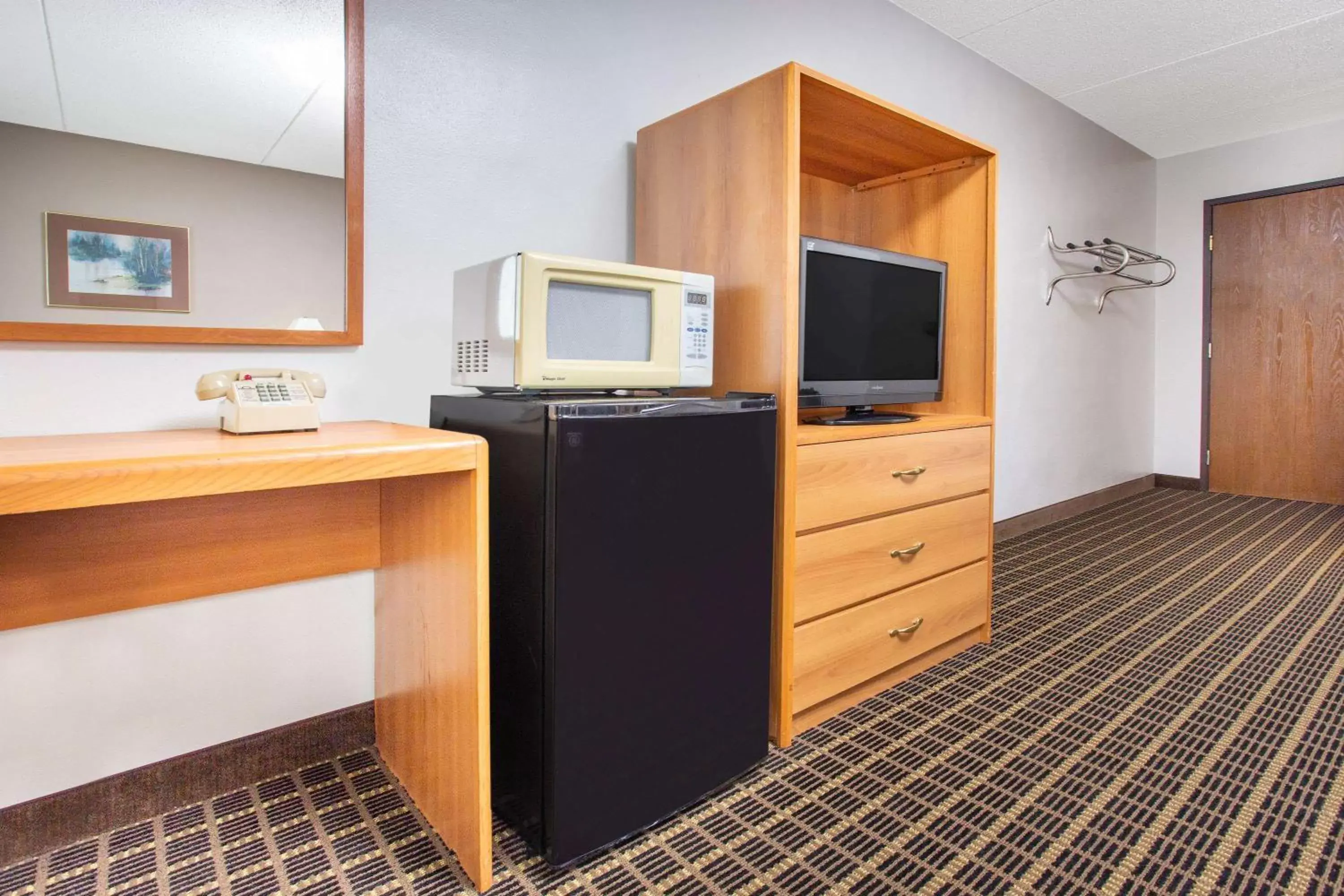 Photo of the whole room, TV/Entertainment Center in Days Inn by Wyndham Fond du Lac