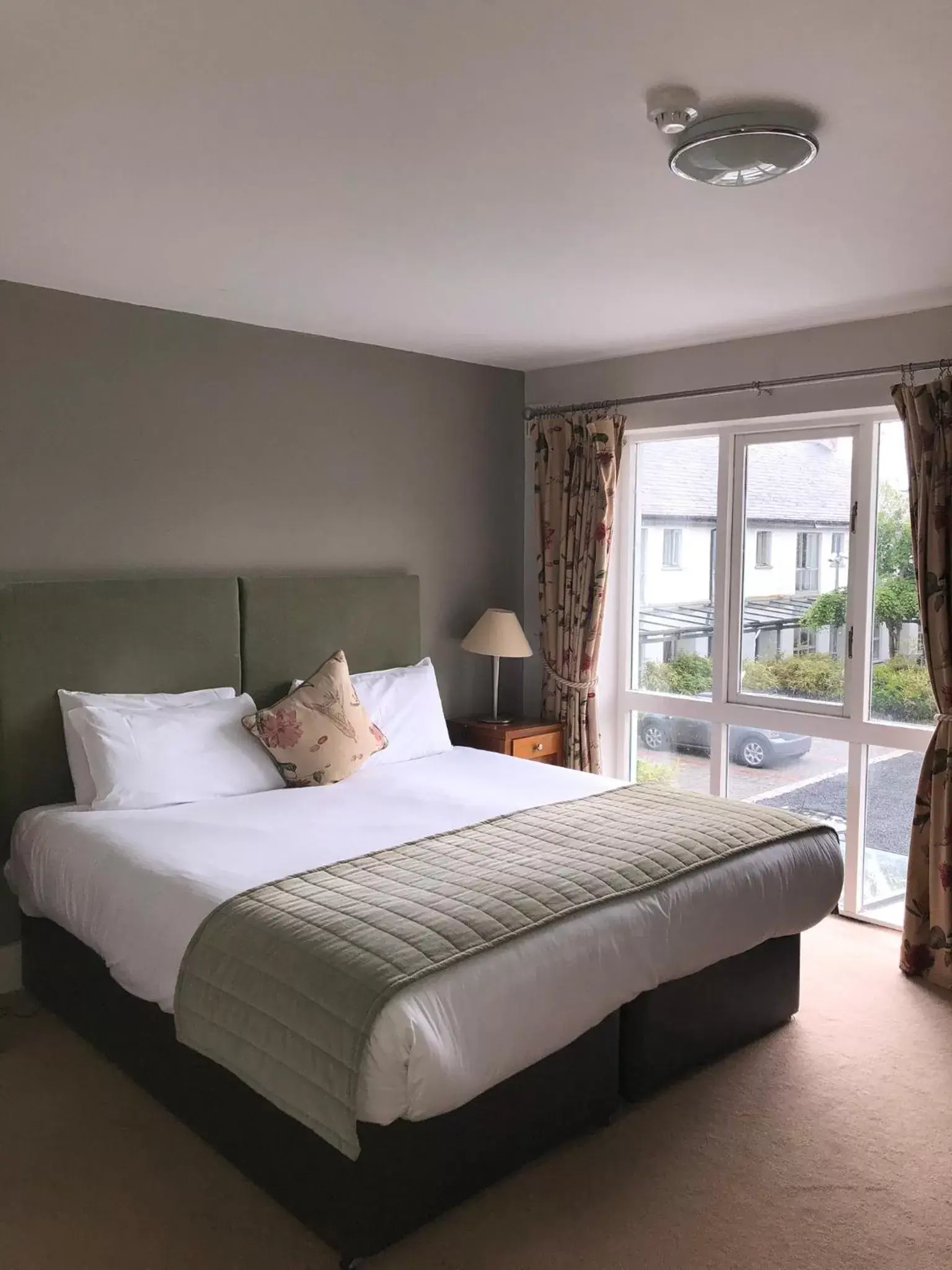 Garden Lodges Two-Bedrooms - Accessible in Castle Oaks House Hotel Garden Lodges Two-Bedrooms - Accessible in Castle Oaks House Hotel